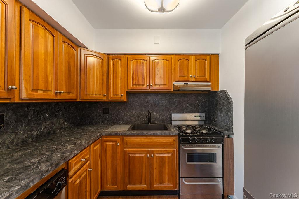 61 Maine Avenue # F6, Rockville Centre, NY 11570