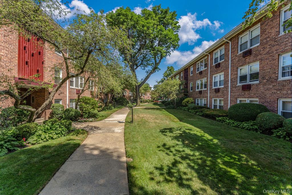 61 Maine Avenue # F6, Rockville Centre, NY 11570