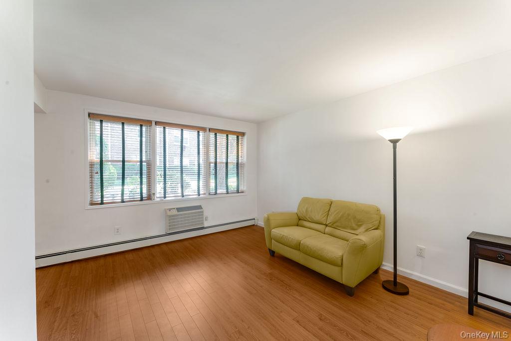 61 Maine Avenue # F6, Rockville Centre, NY 11570