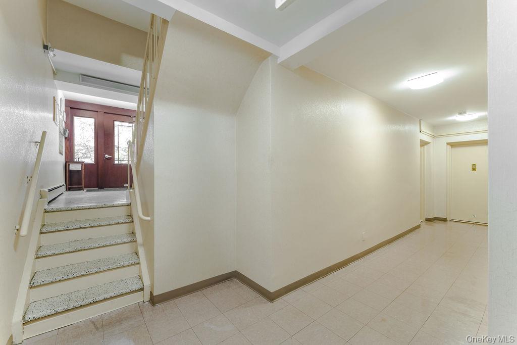 61 Maine Avenue # F6, Rockville Centre, NY 11570