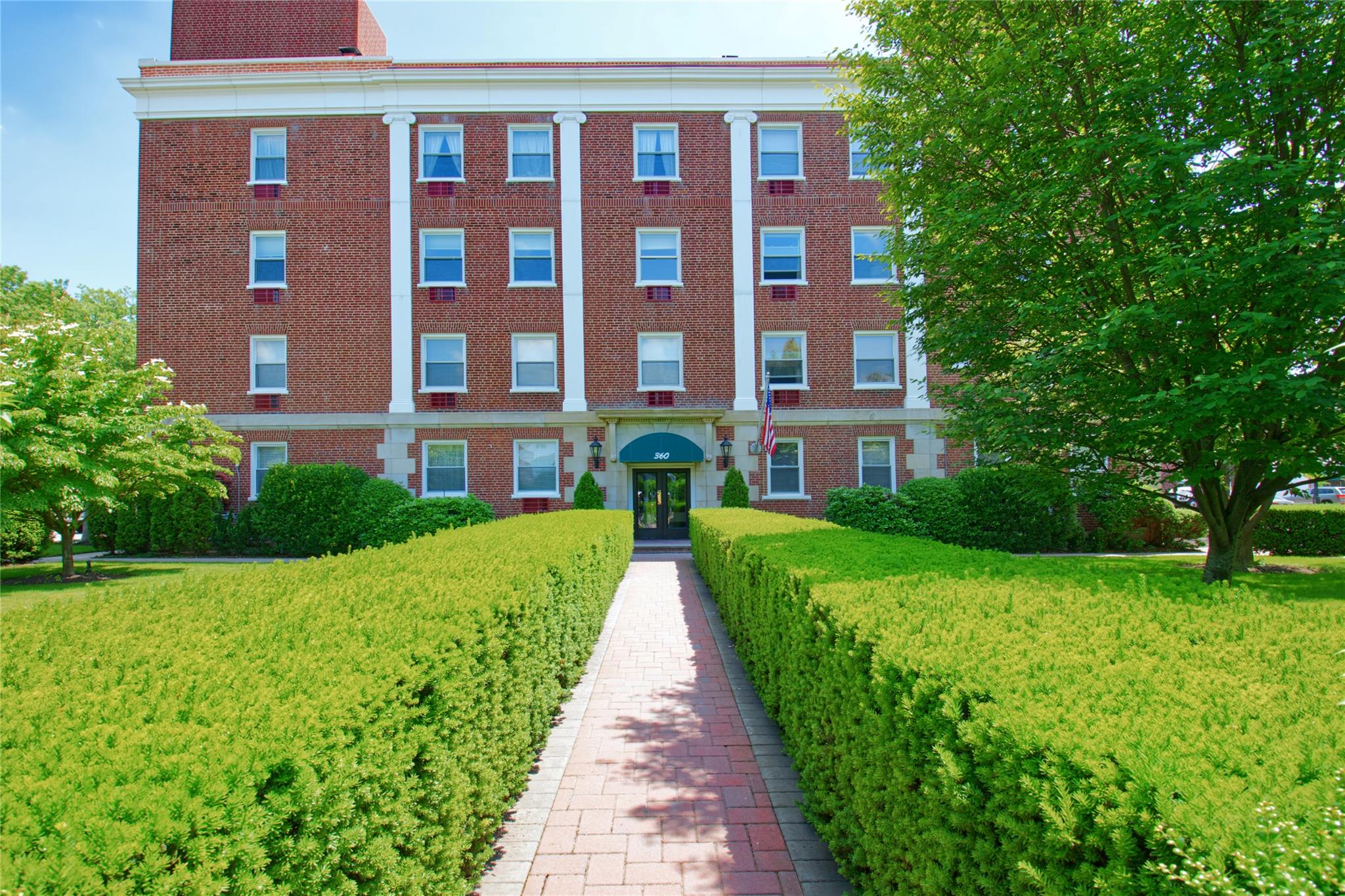 360 Stewart Avenue # 3B, Garden City, NY 11530