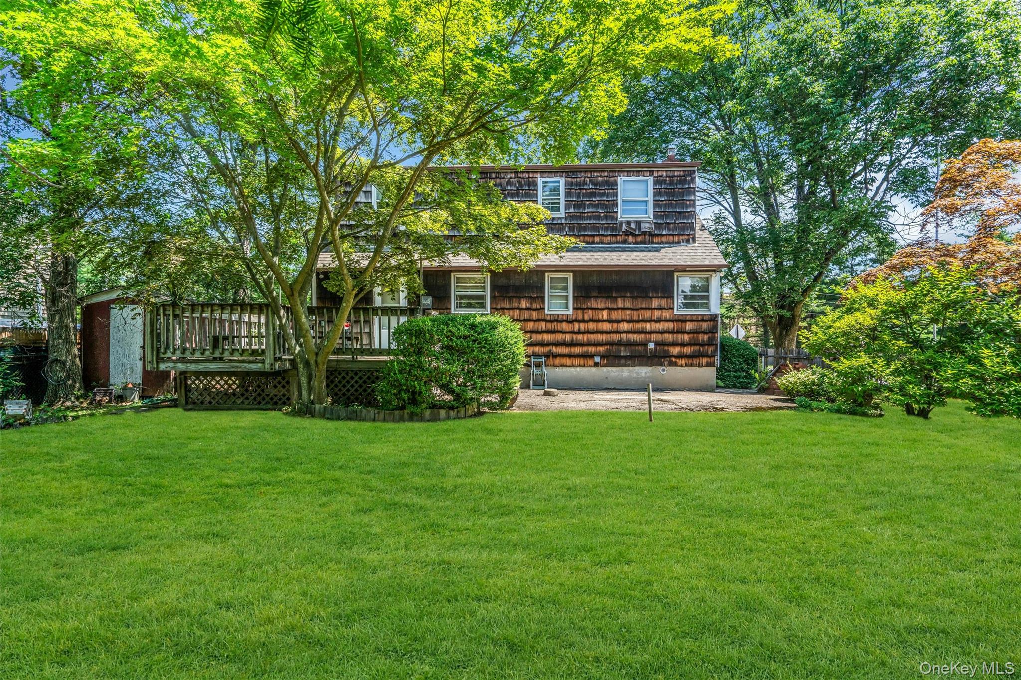 42 Summit Street, Plainview, NY 11803