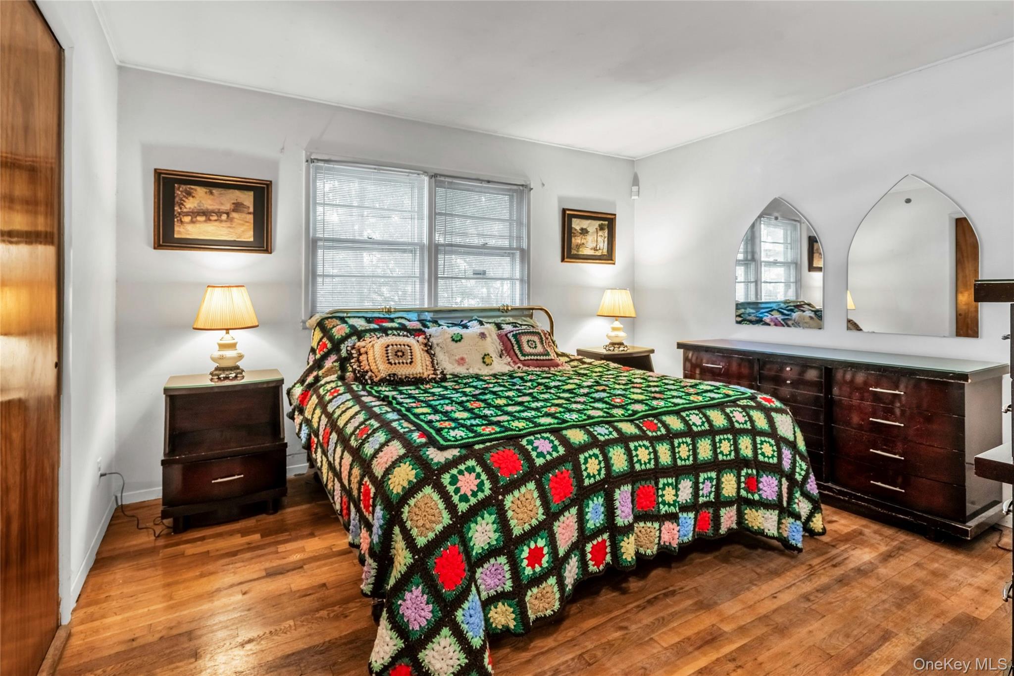 42 Summit Street, Plainview, NY 11803