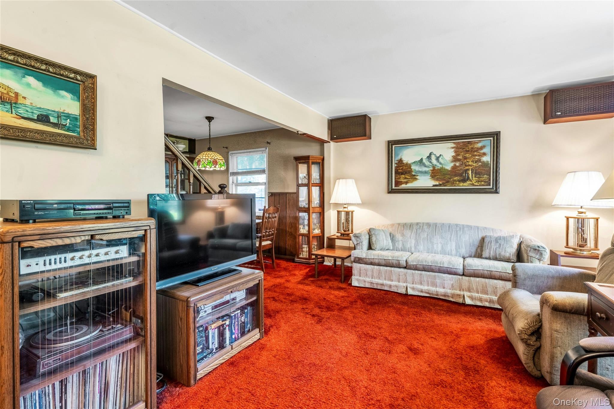 42 Summit Street, Plainview, NY 11803