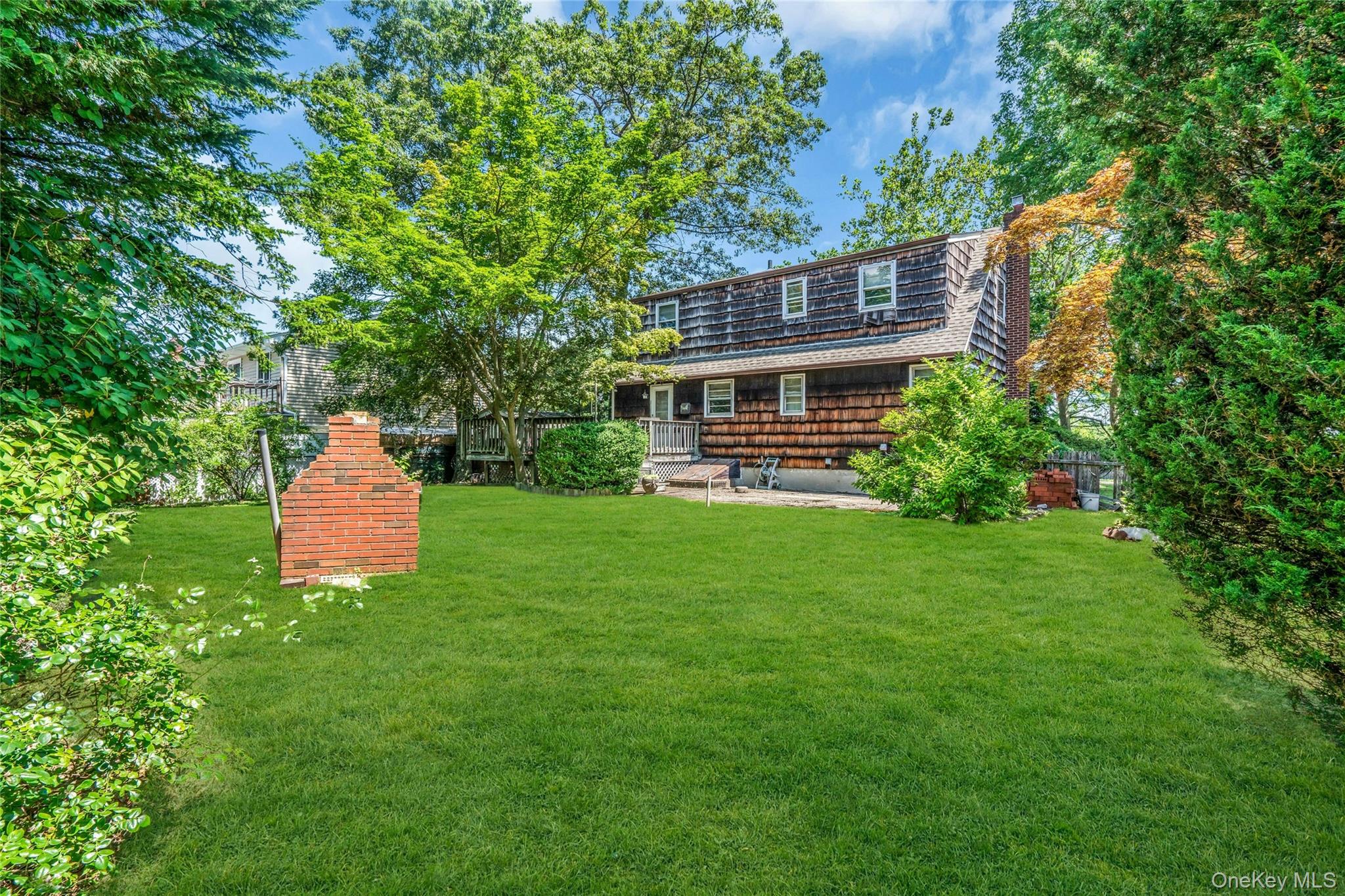 42 Summit Street, Plainview, NY 11803