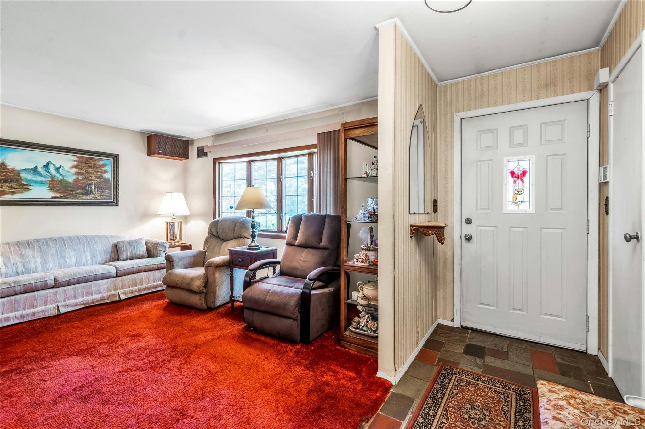 42 Summit Street, Plainview, NY 11803