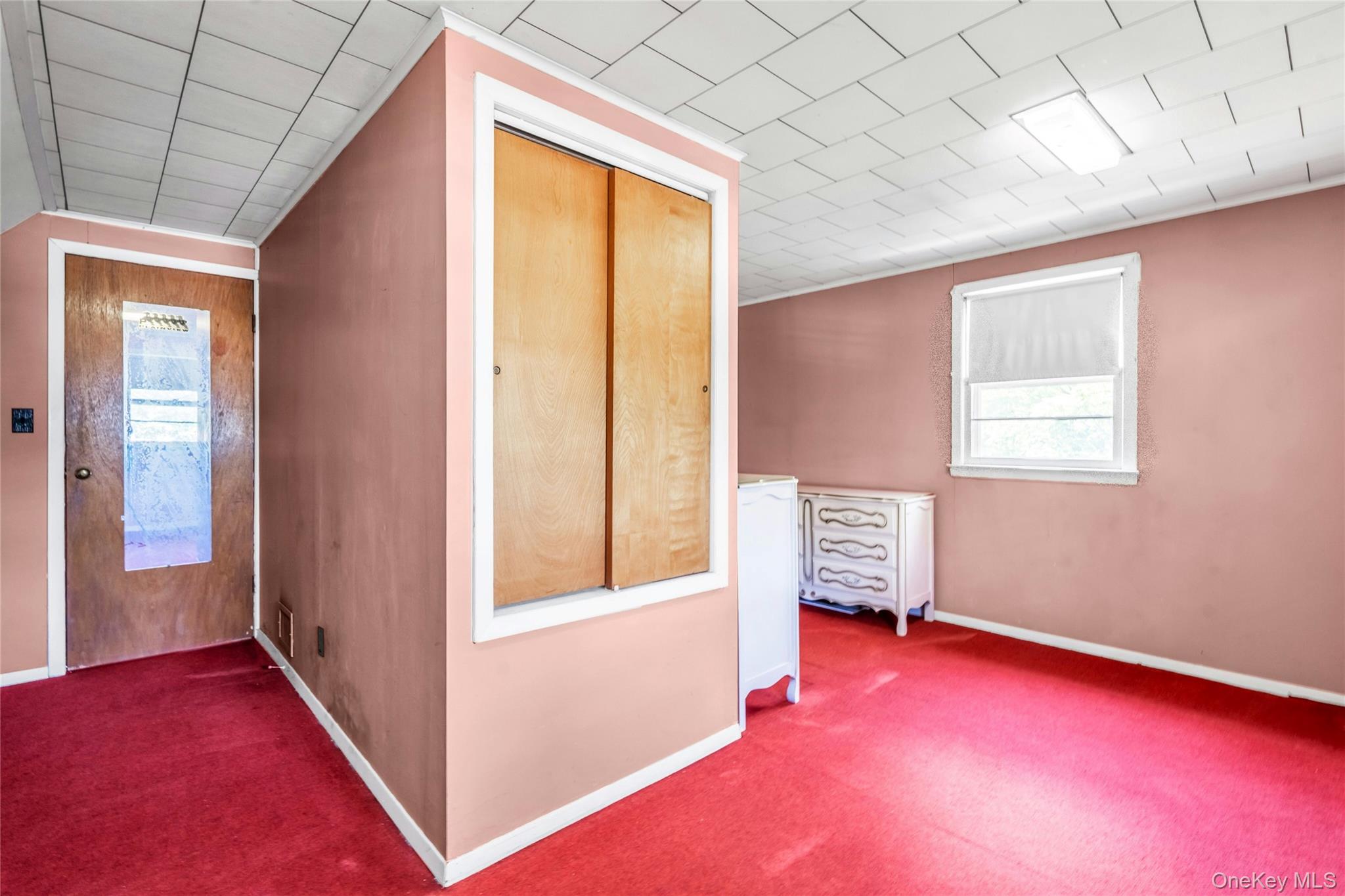 42 Summit Street, Plainview, NY 11803