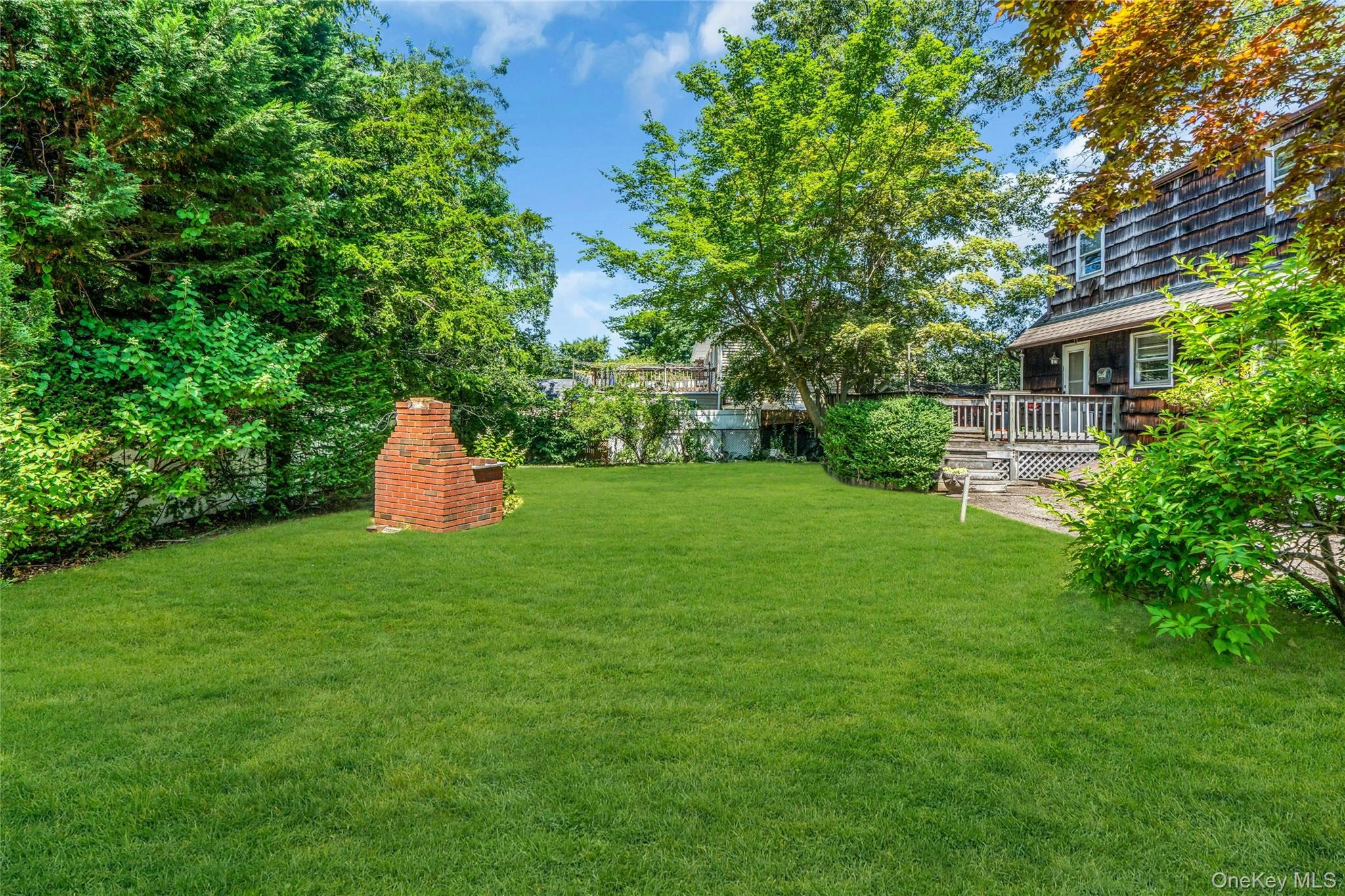 42 Summit Street, Plainview, NY 11803