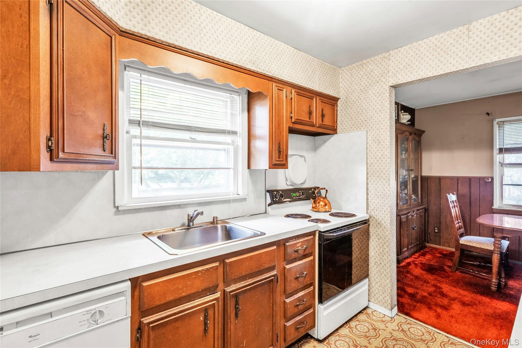 42 Summit Street, Plainview, NY 11803