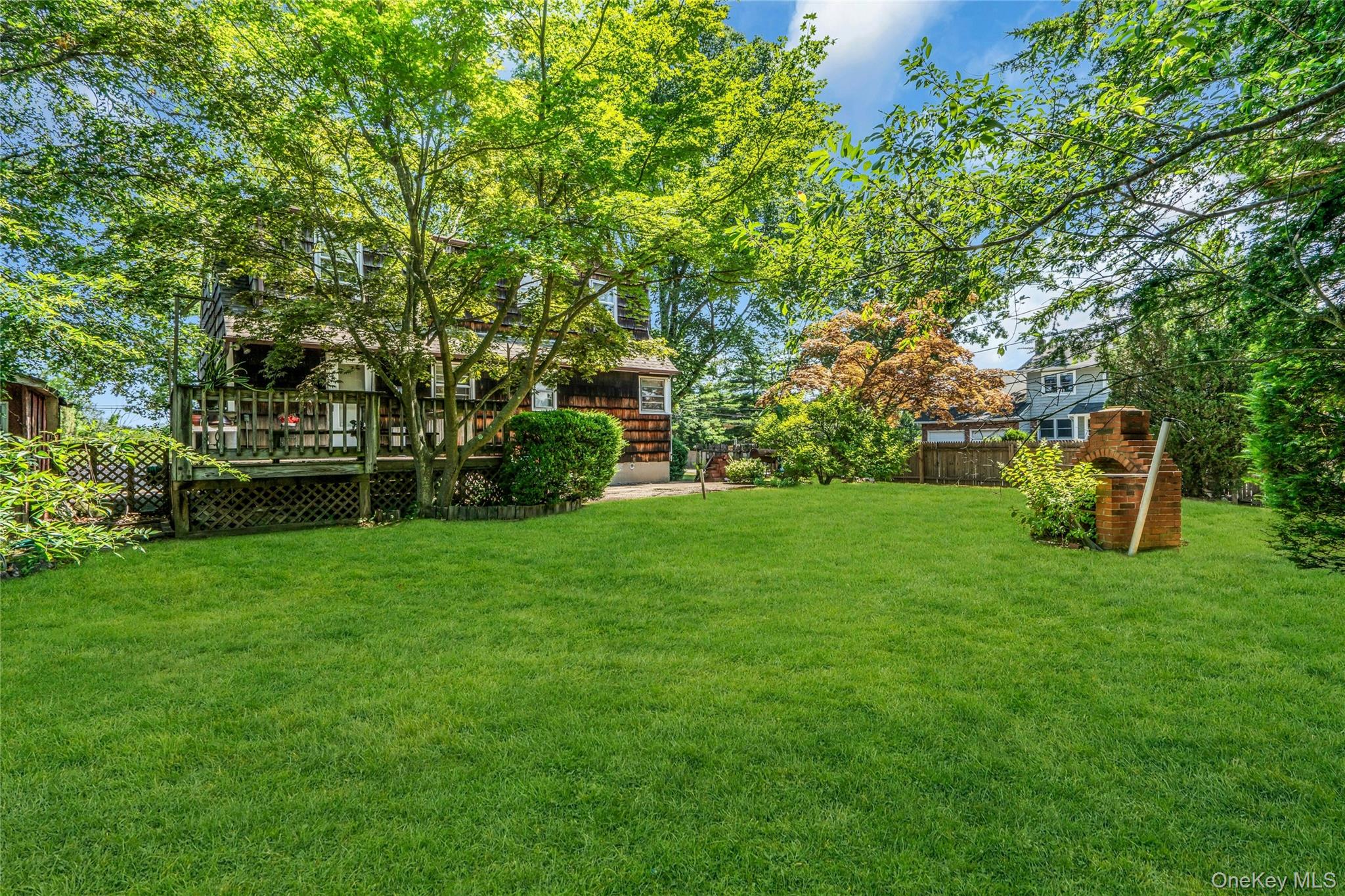 42 Summit Street, Plainview, NY 11803