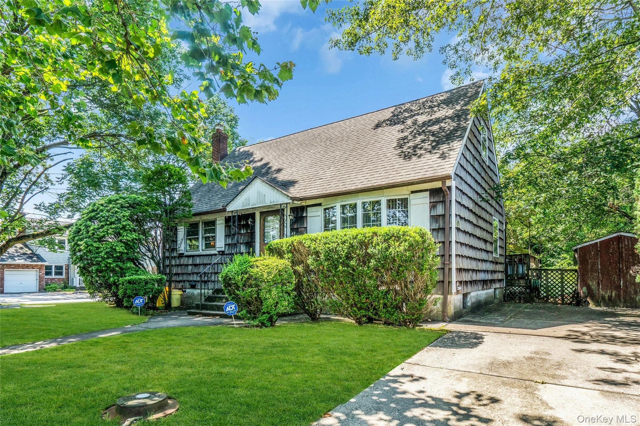 42 Summit Street, Plainview, NY 11803