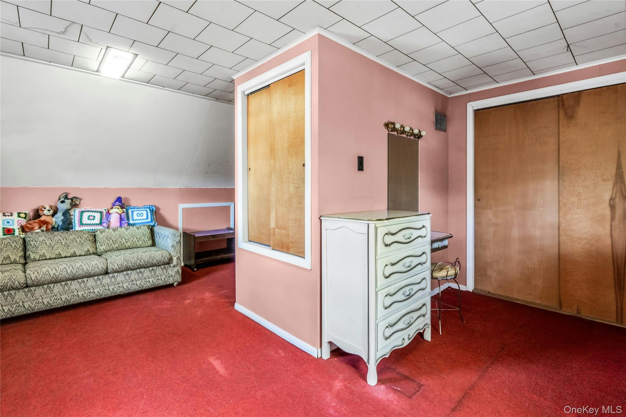 42 Summit Street, Plainview, NY 11803