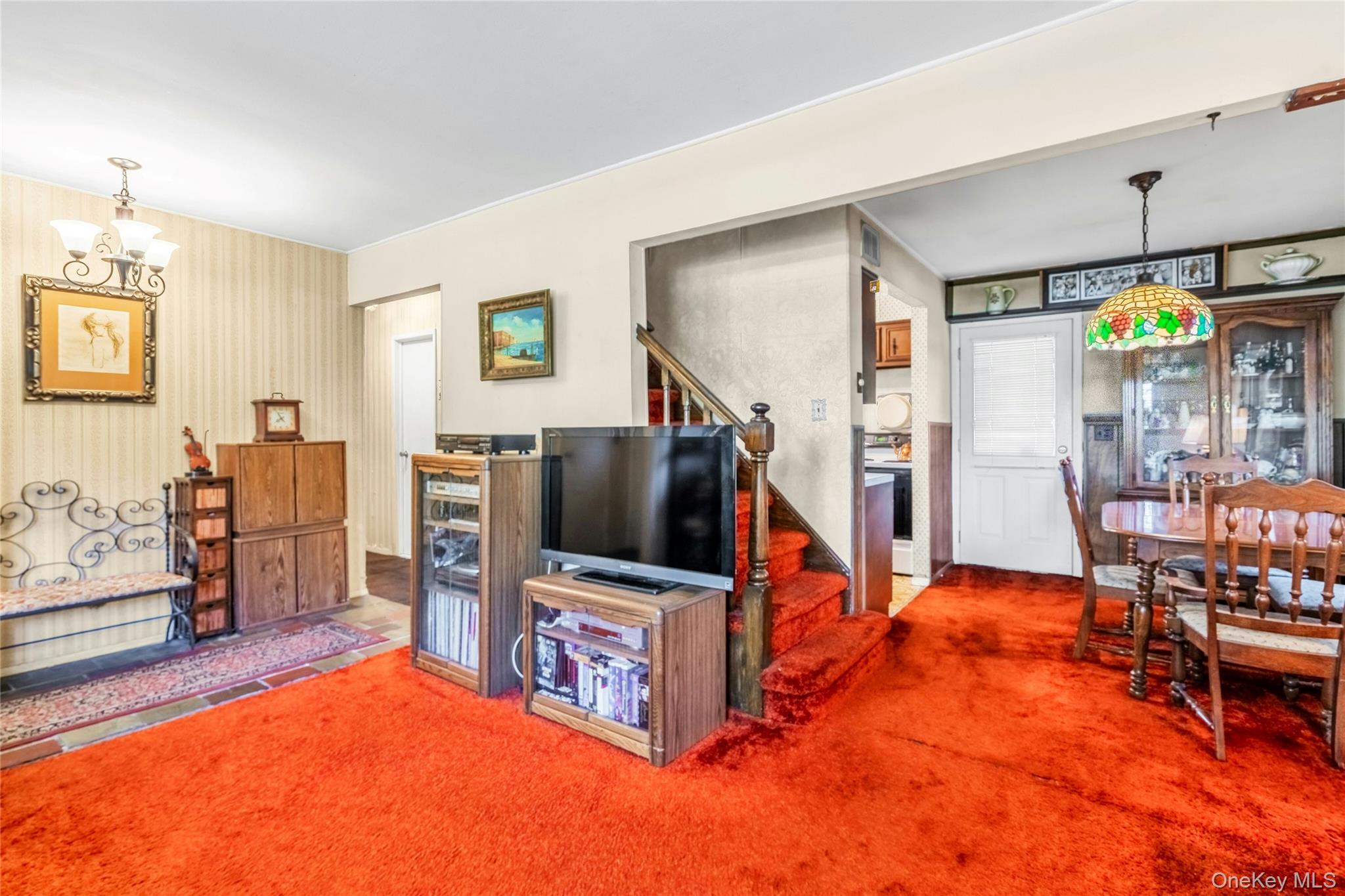 42 Summit Street, Plainview, NY 11803