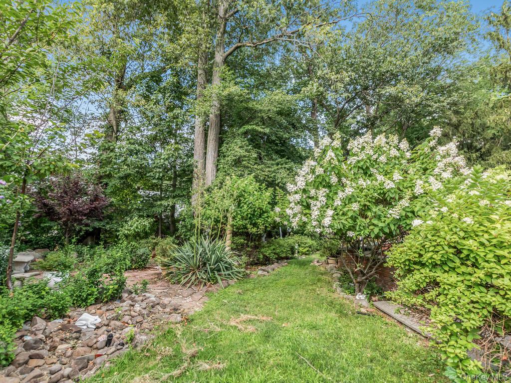 5 Drexel Court, New City, NY 10956