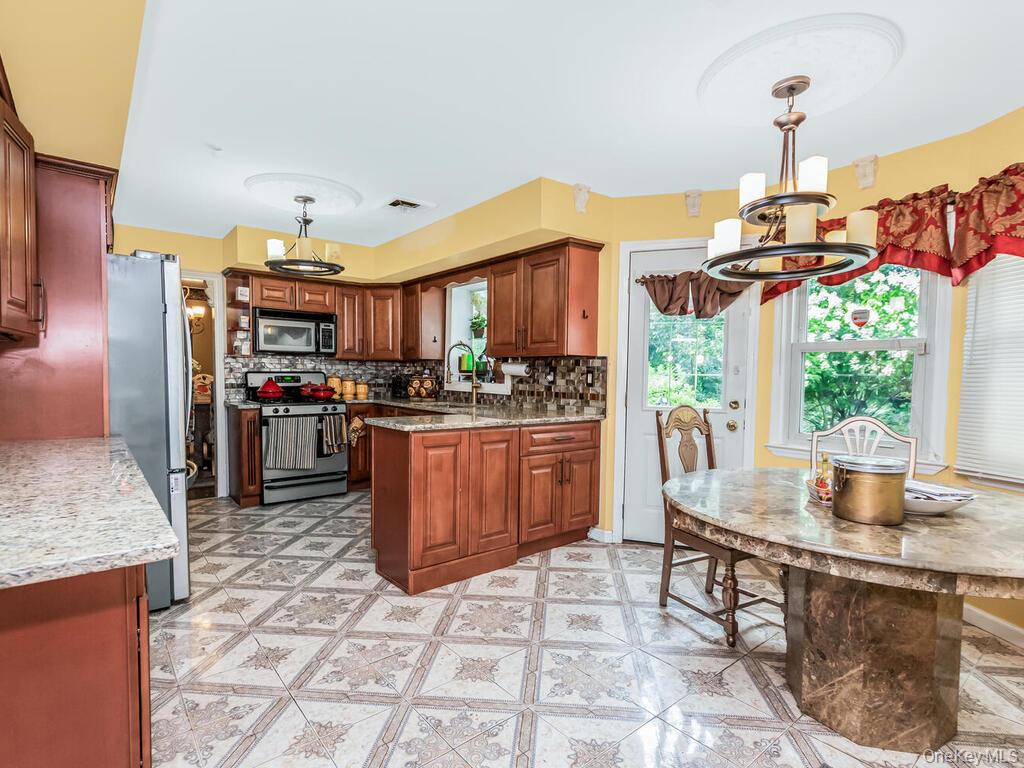 5 Drexel Court, New City, NY 10956