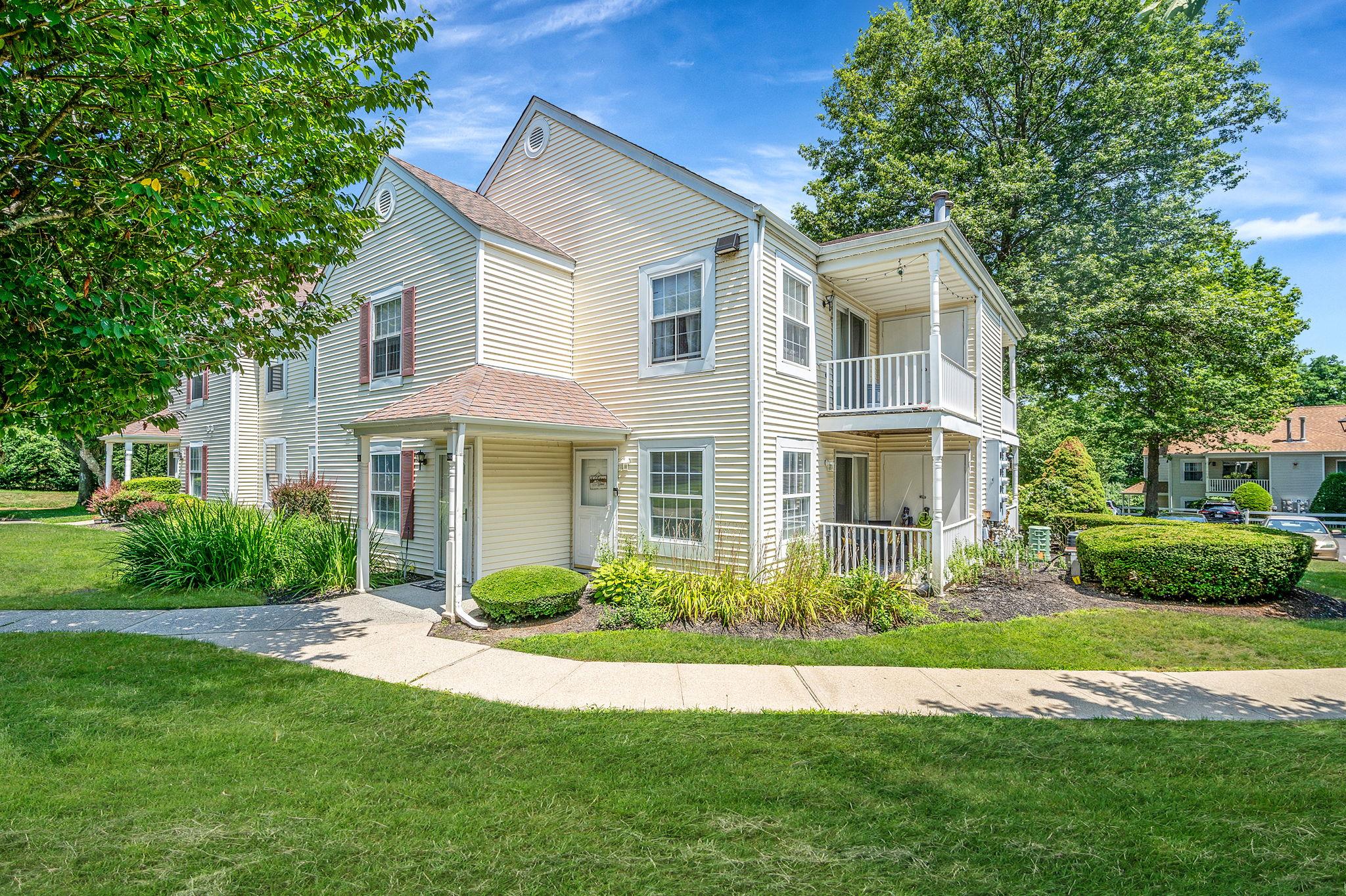 282 Fairview Circle, Middle Island, NY 11953