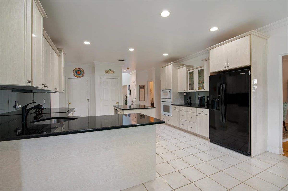 25 Sycamore Avenue, Bethpage, NY 11714