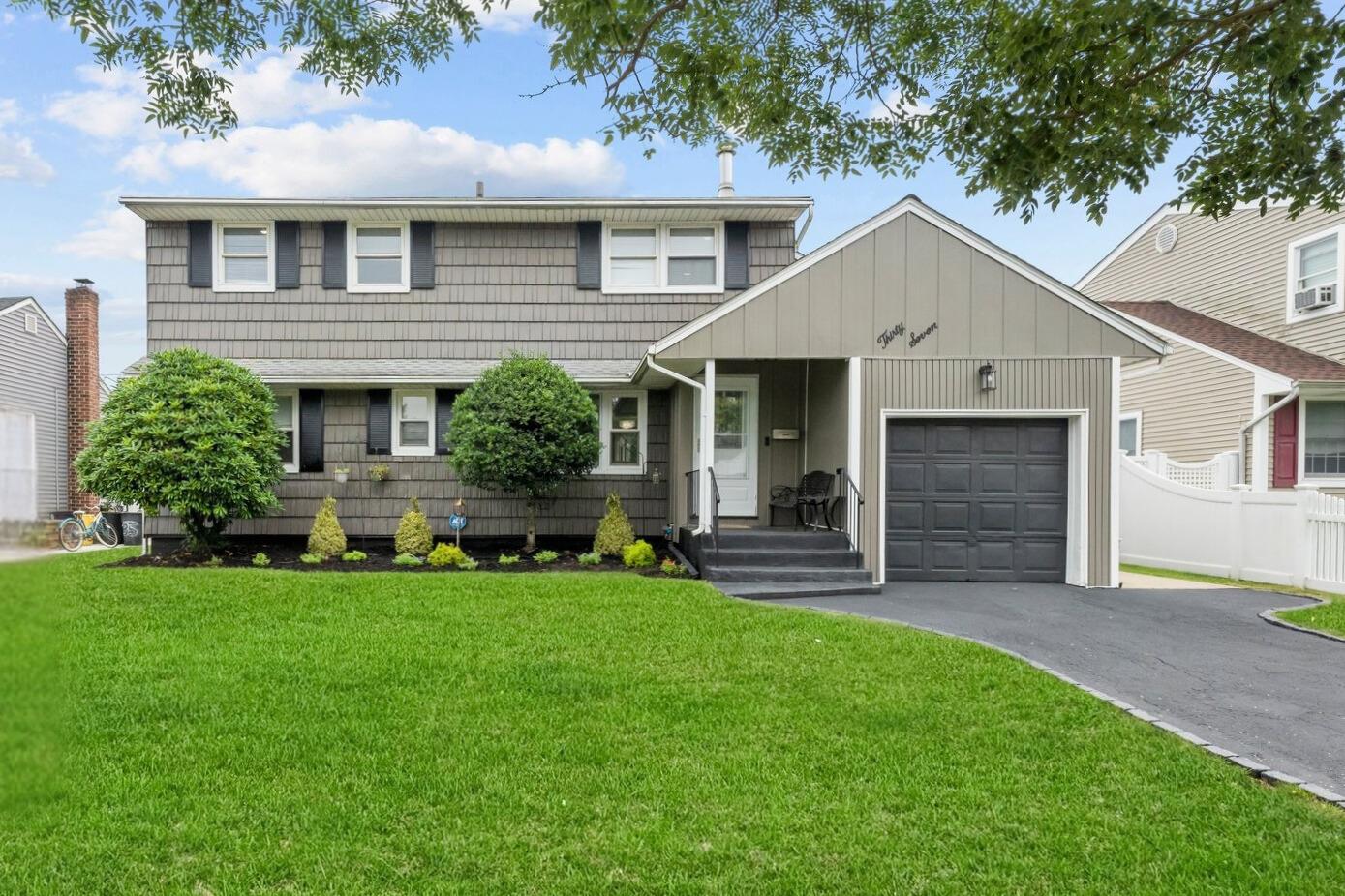 37 Scholl Drive, Farmingdale, NY 11735