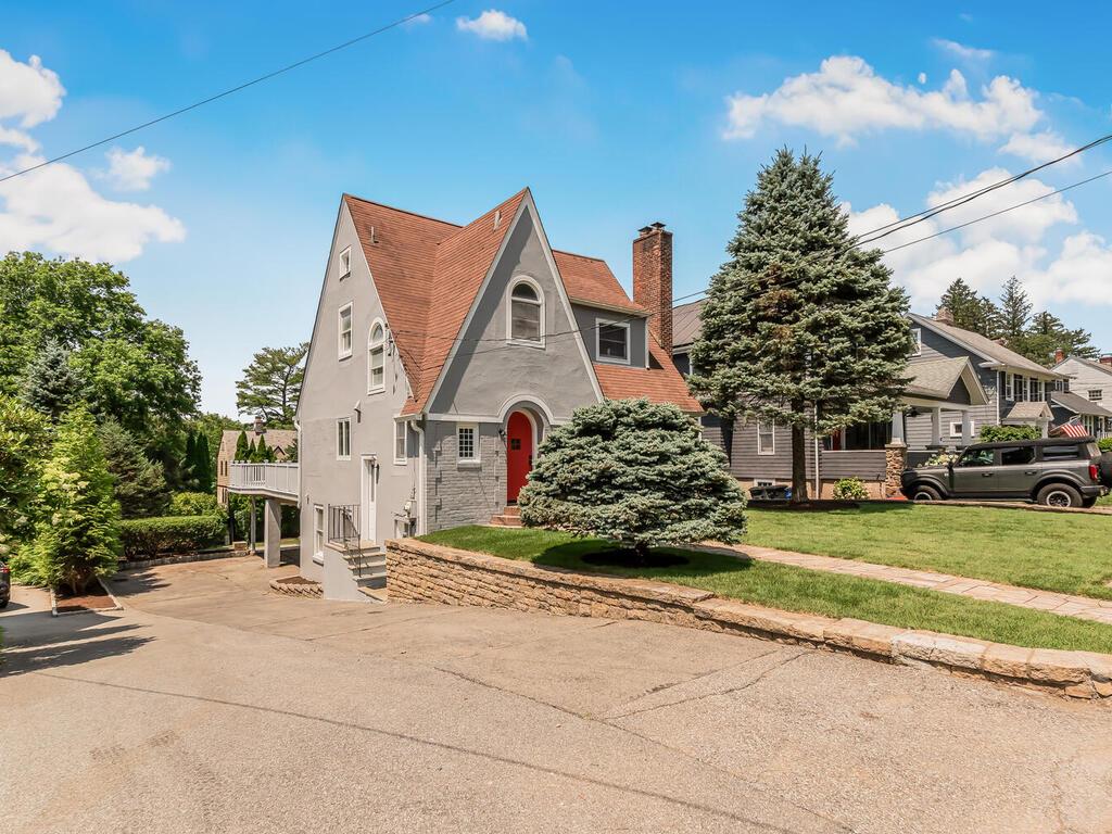 52 Marion Avenue, Mount Kisco, NY 10549
