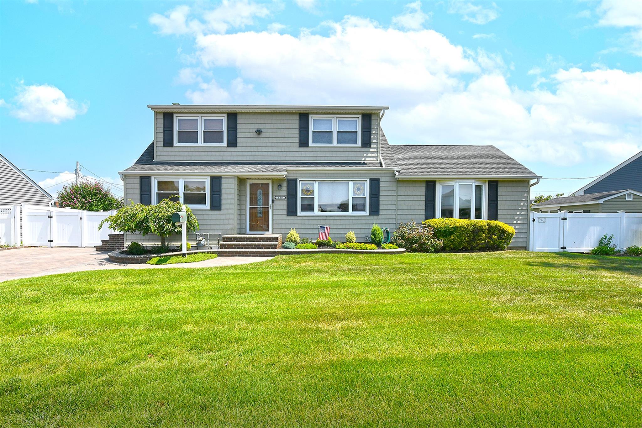 859 Brent Drive, Wantagh, NY 11793