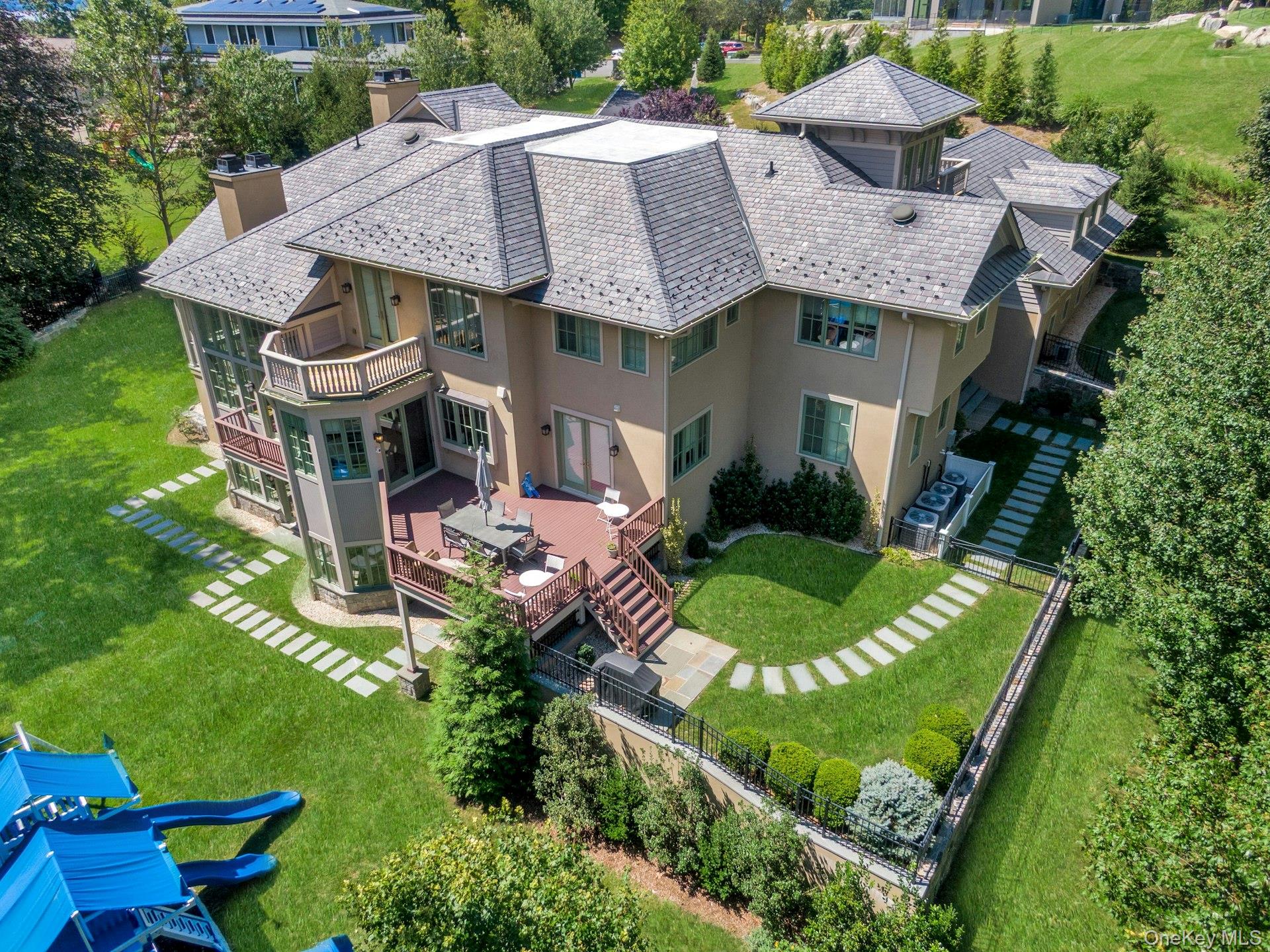 27 Dearman Close, Irvington, NY 10533