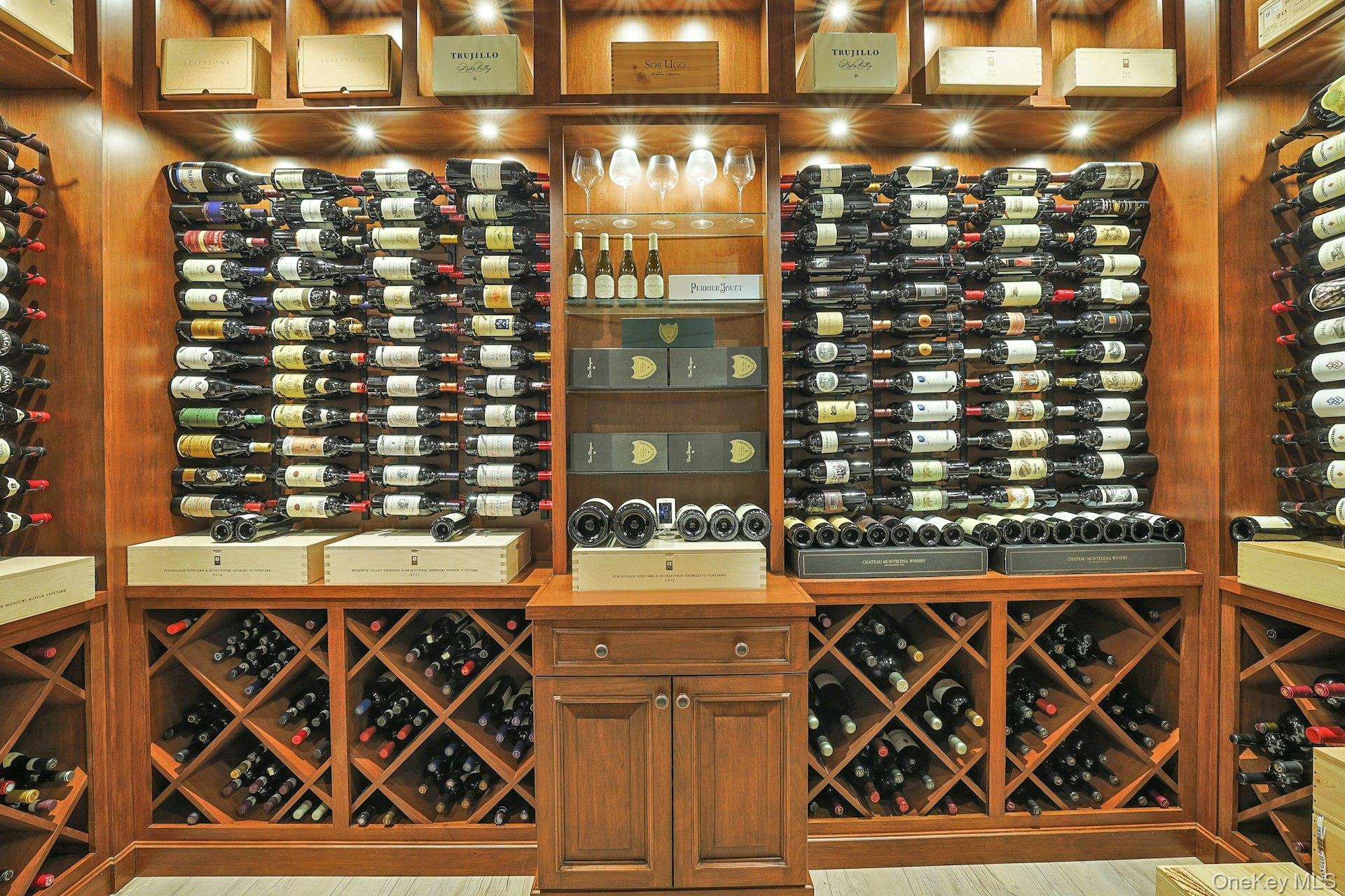 27 Dearman Close, Irvington, NY 10533