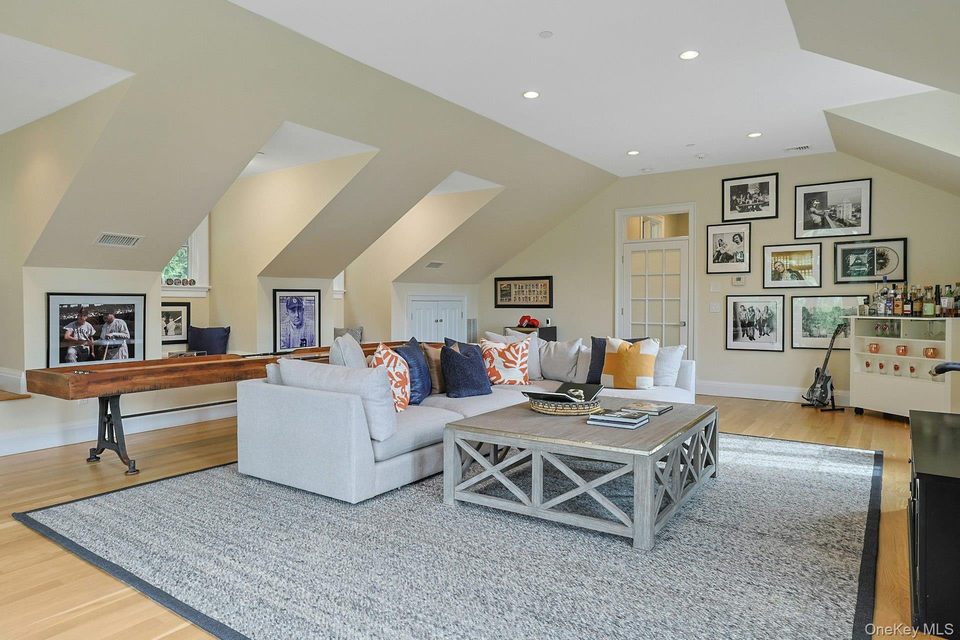 27 Dearman Close, Irvington, NY 10533