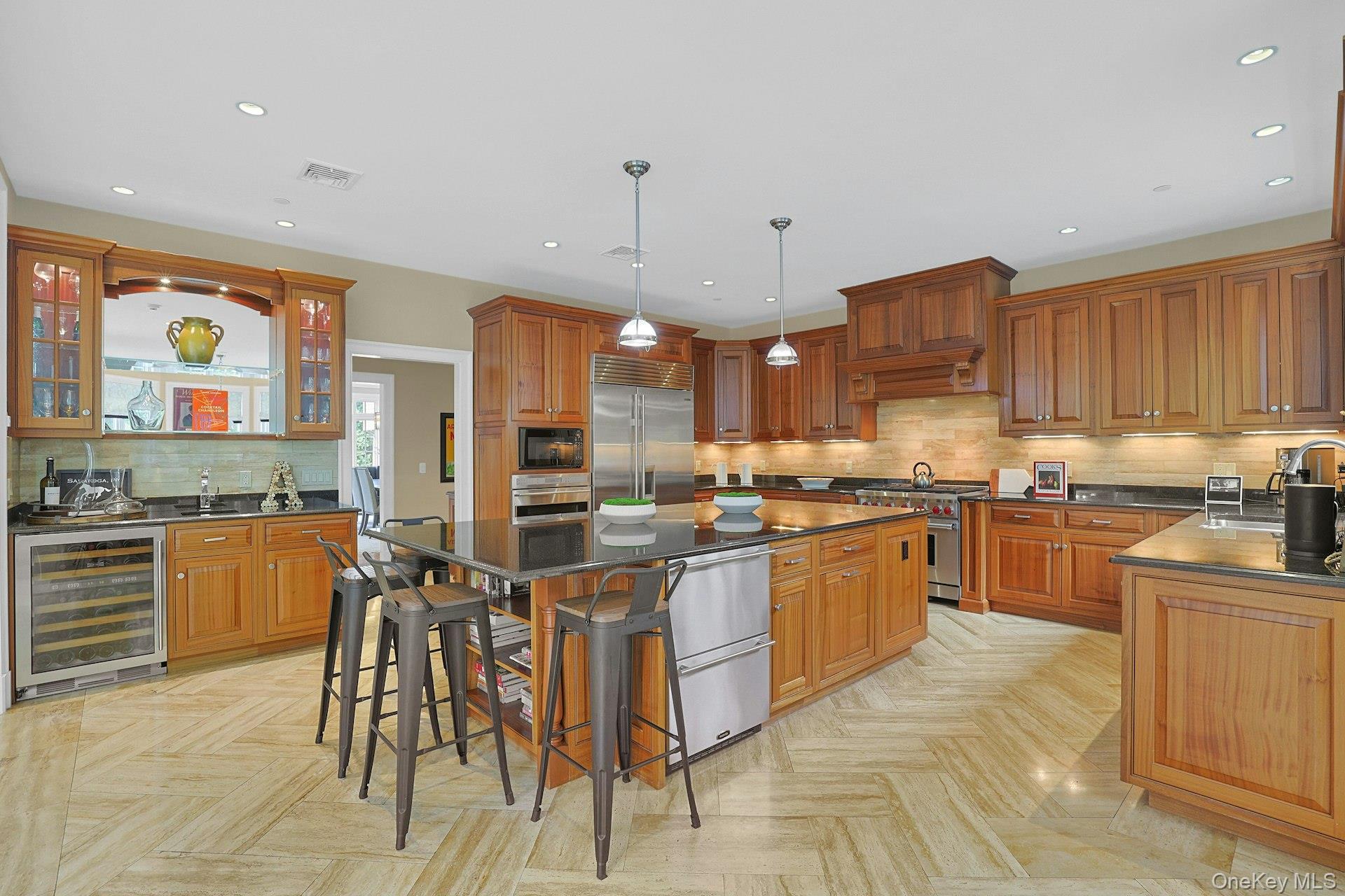 27 Dearman Close, Irvington, NY 10533