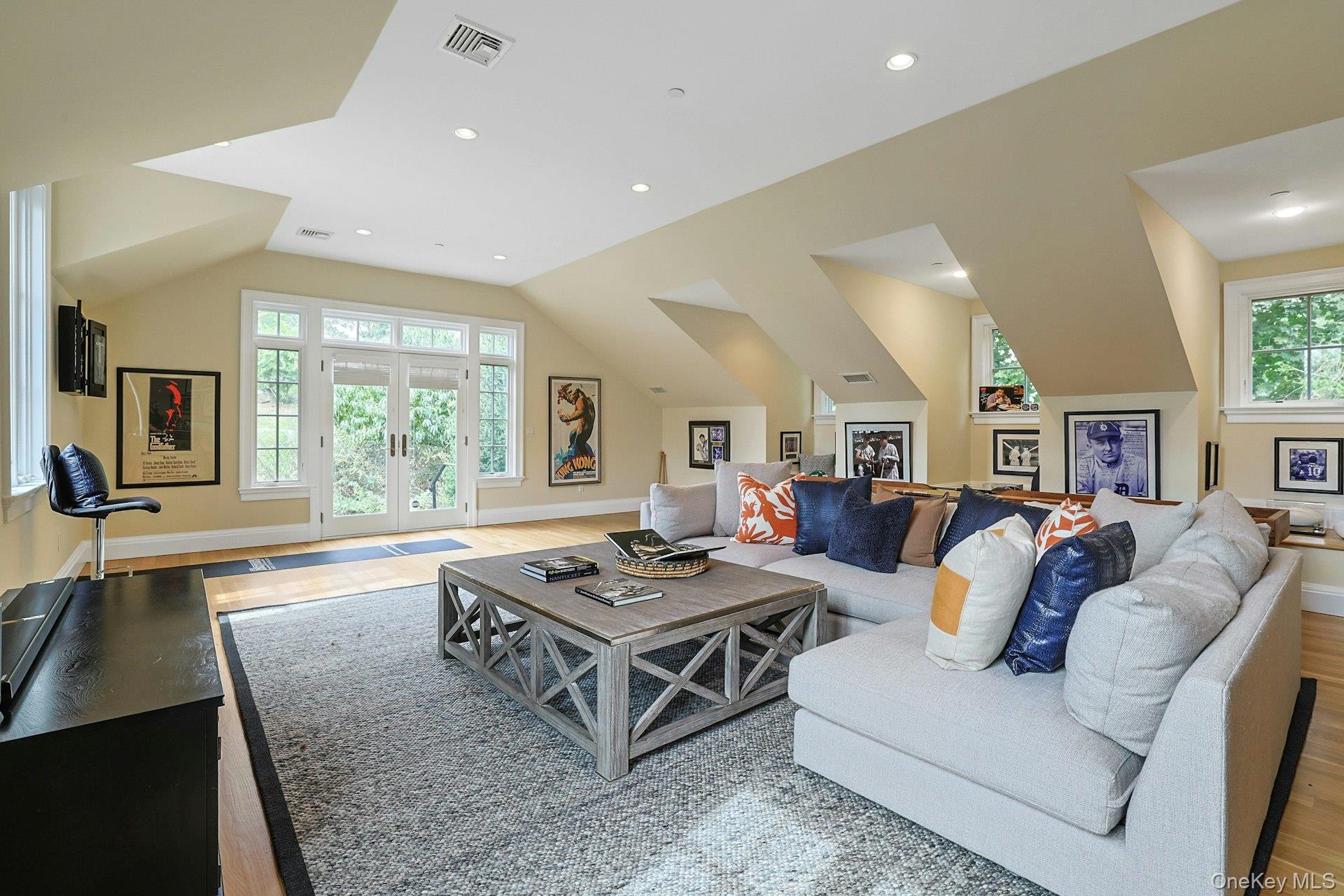 27 Dearman Close, Irvington, NY 10533