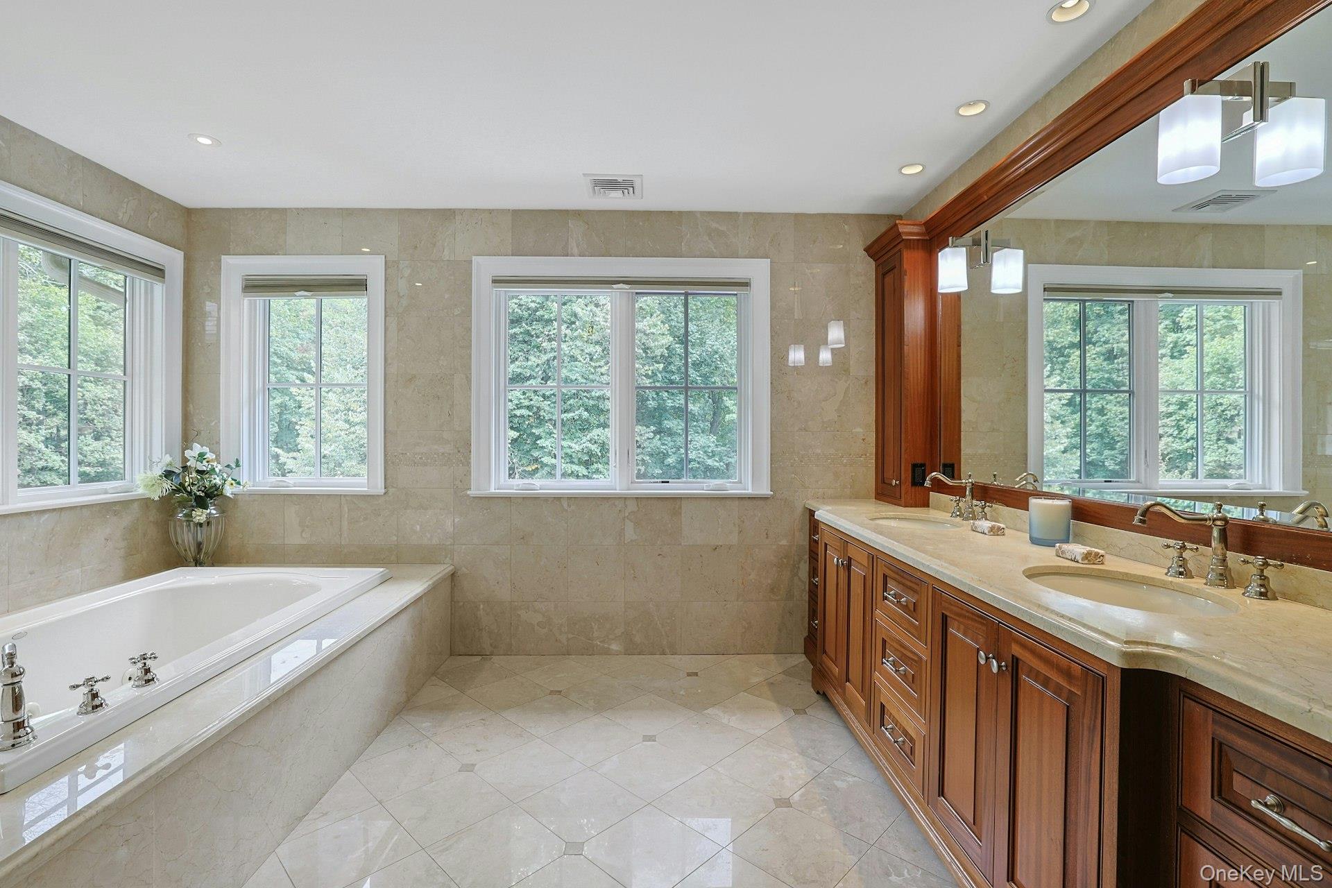 27 Dearman Close, Irvington, NY 10533