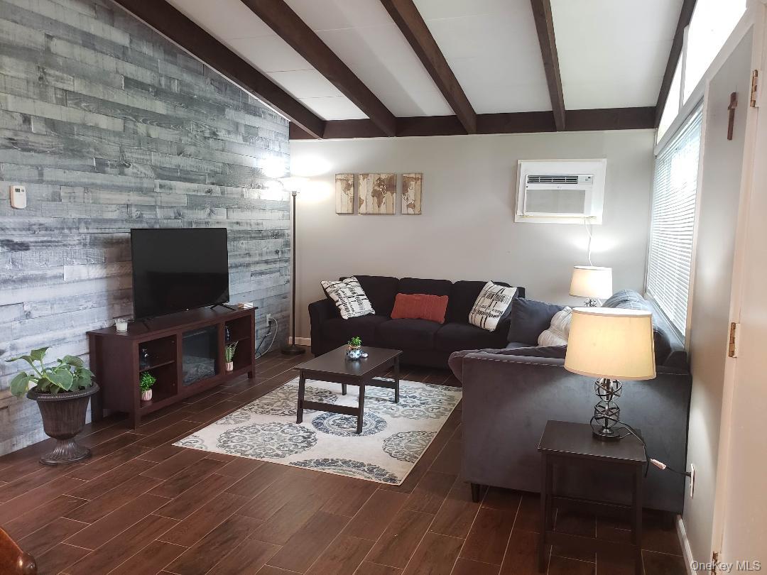 10 Donenfeld Drive, White Lake, NY 12786