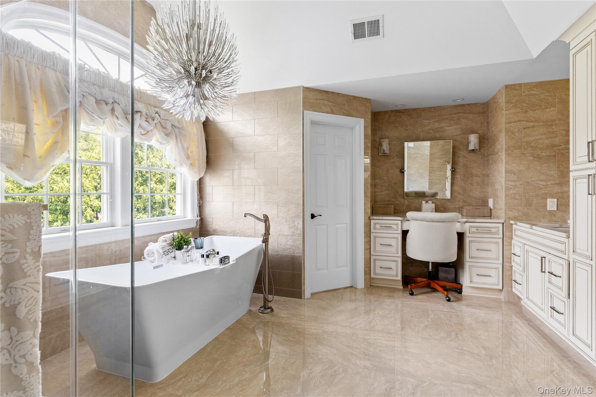 23 Legends Circle, Melville, NY 11747