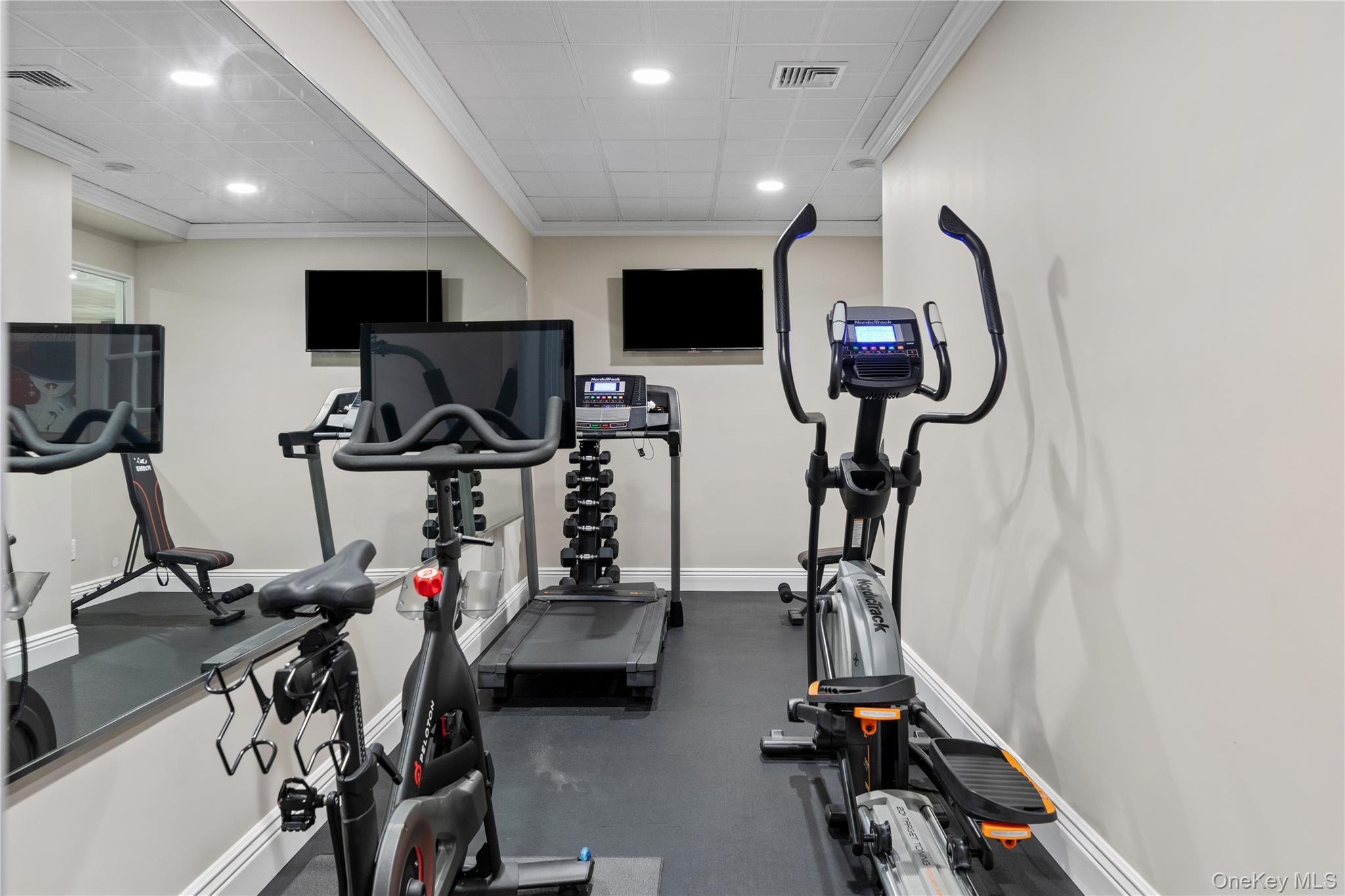 23 Legends Circle, Melville, NY 11747