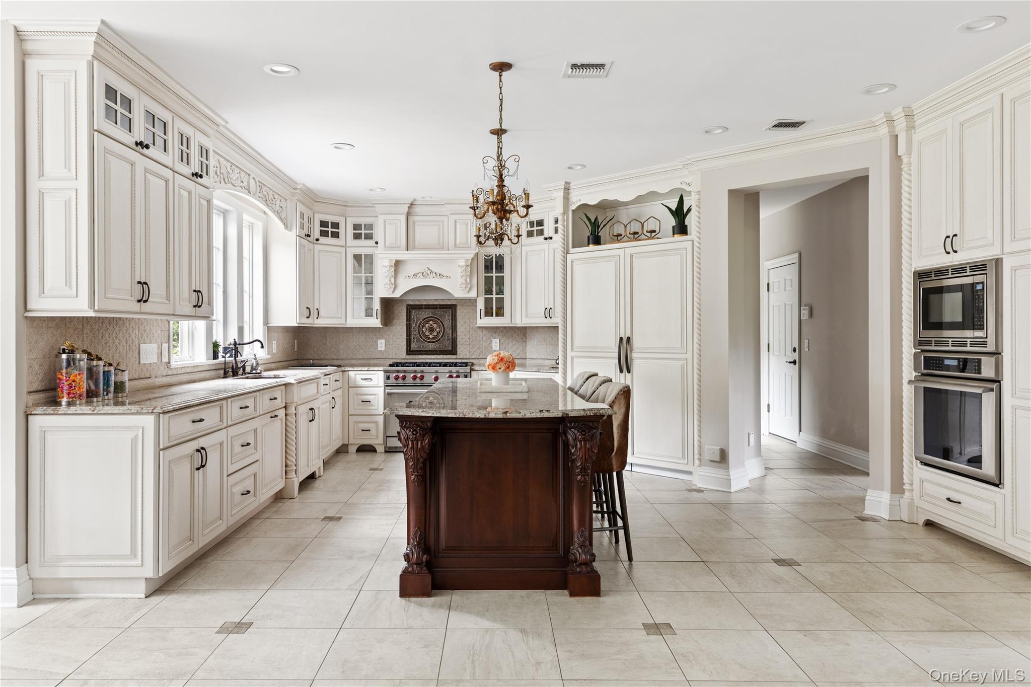 23 Legends Circle, Melville, NY 11747