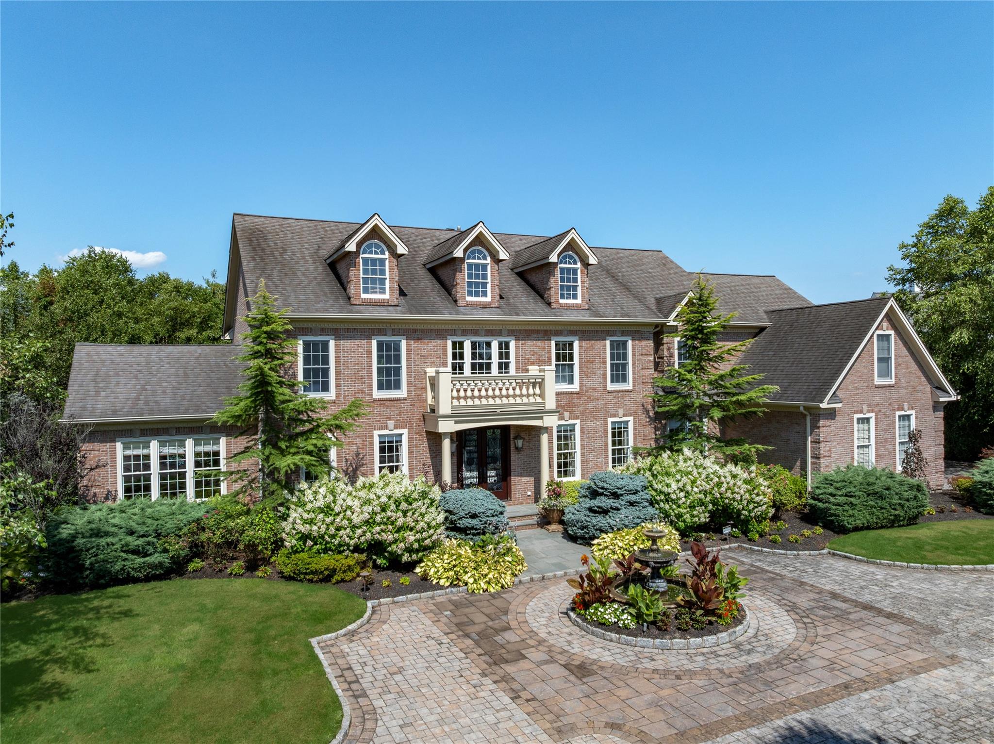 23 Legends Circle, Melville, NY 11747