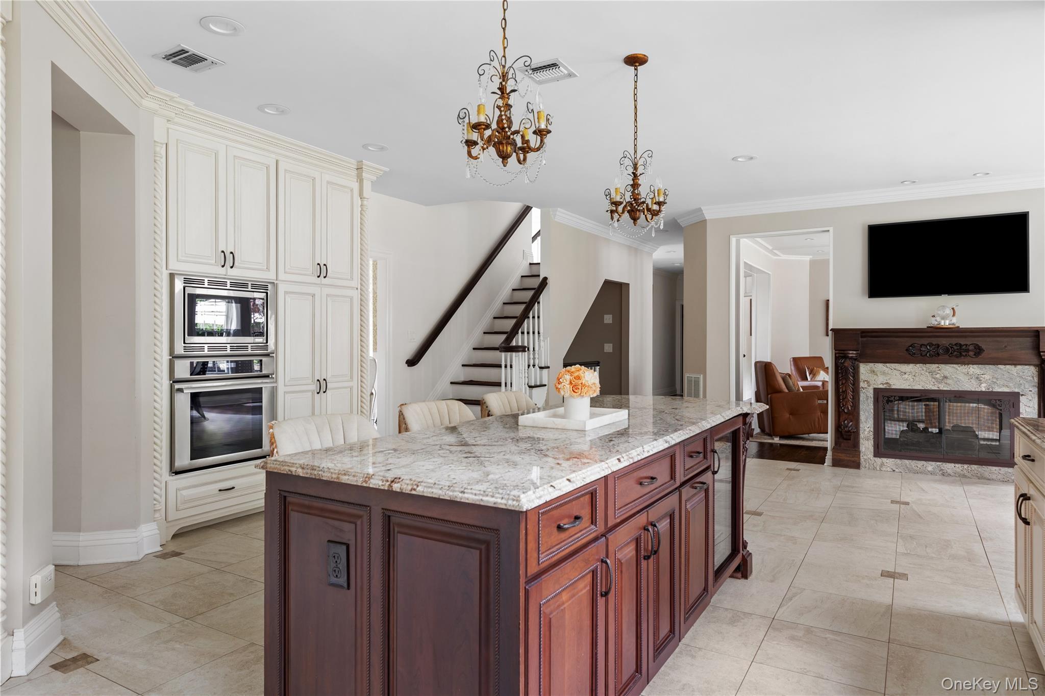 23 Legends Circle, Melville, NY 11747