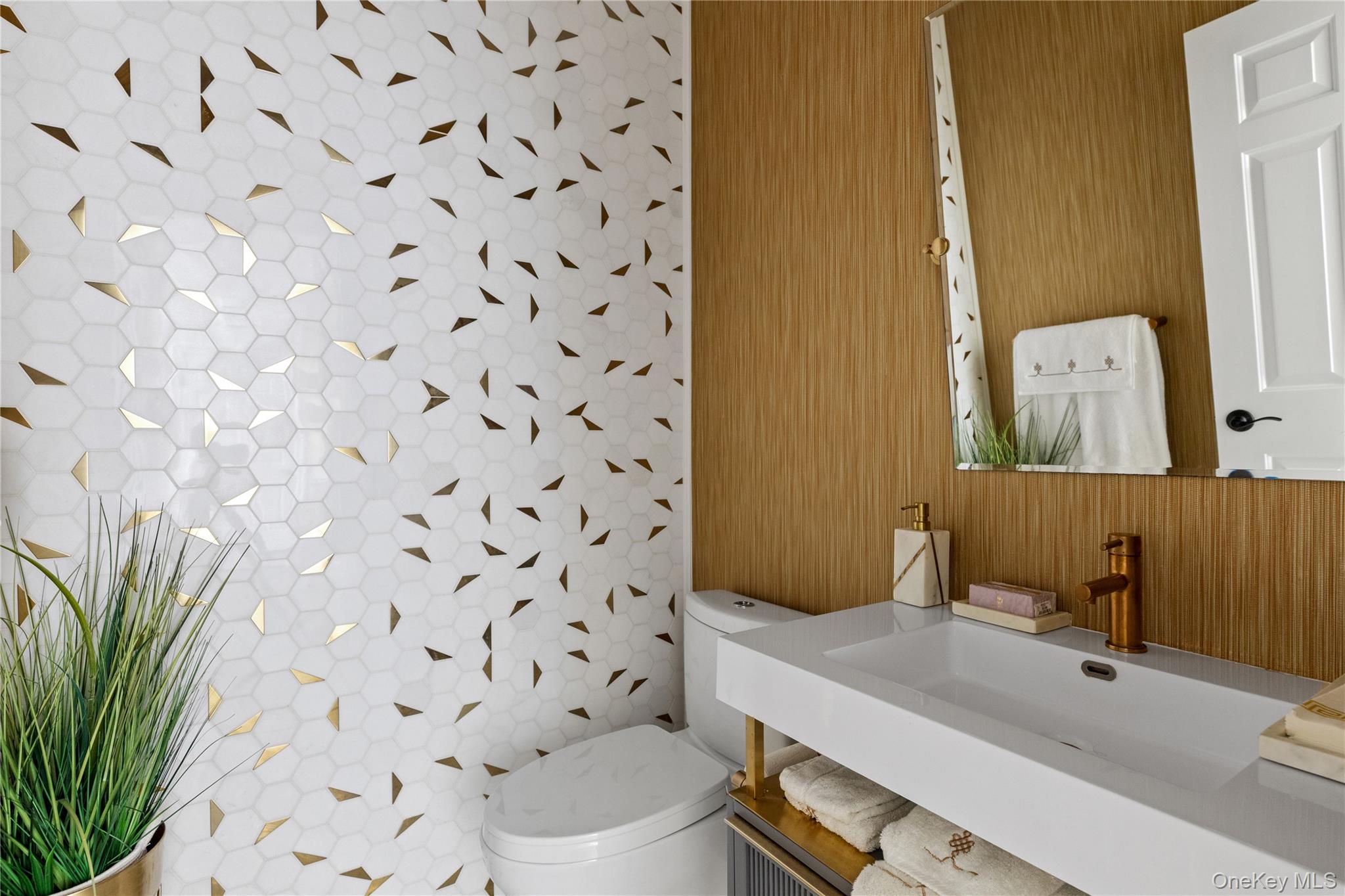 23 Legends Circle, Melville, NY 11747