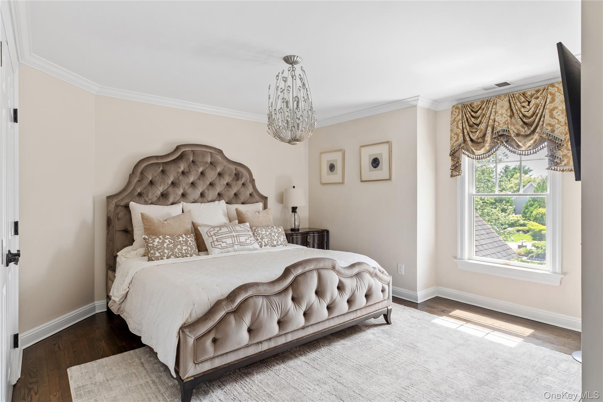 23 Legends Circle, Melville, NY 11747