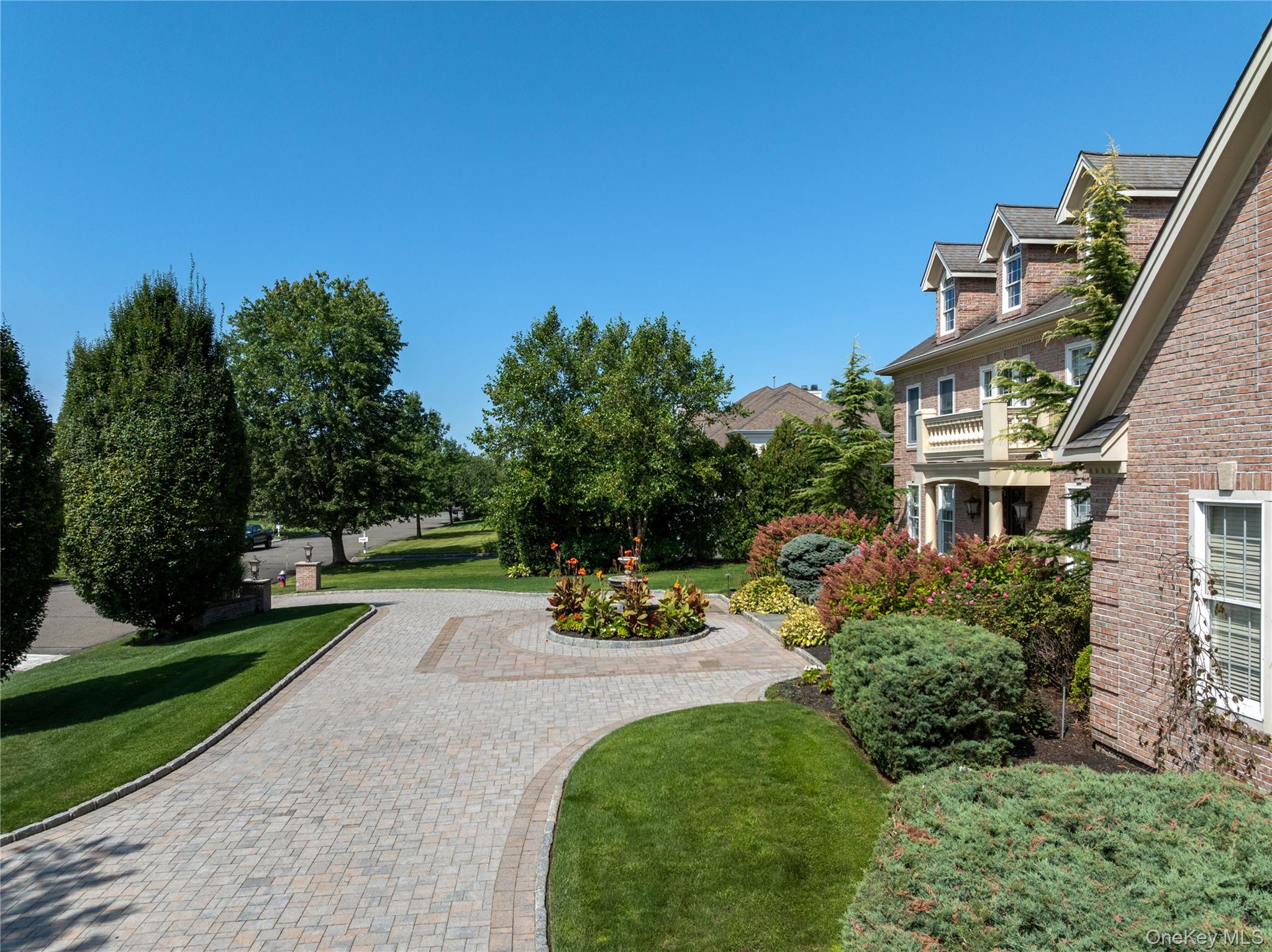 23 Legends Circle, Melville, NY 11747