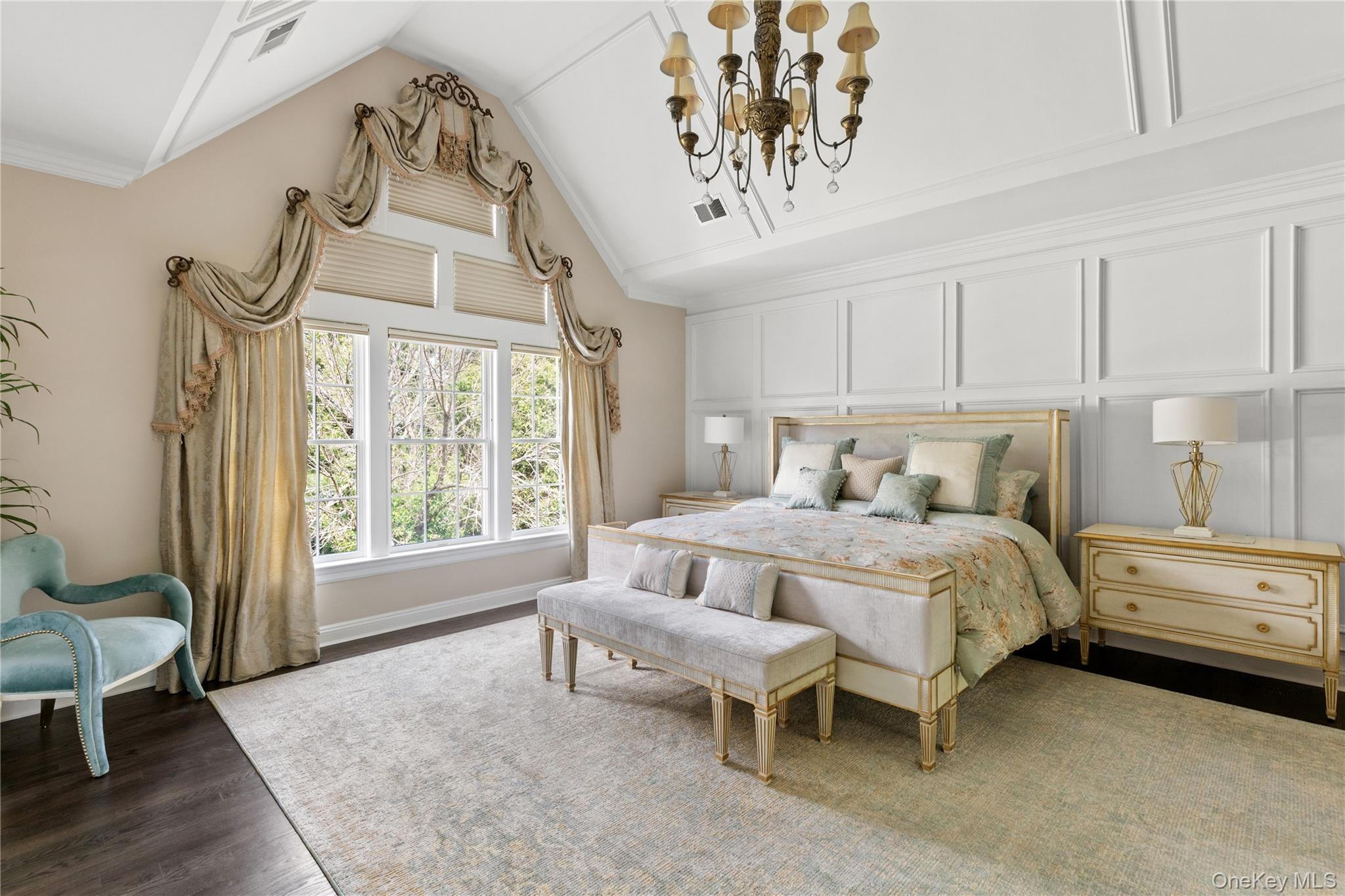 23 Legends Circle, Melville, NY 11747