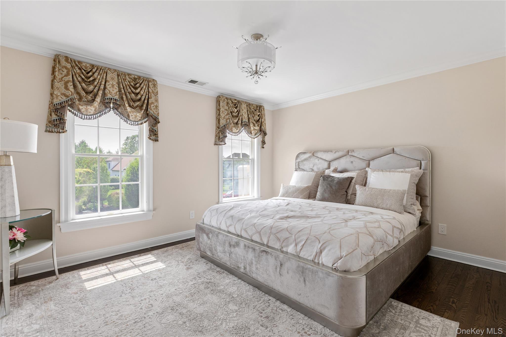 23 Legends Circle, Melville, NY 11747