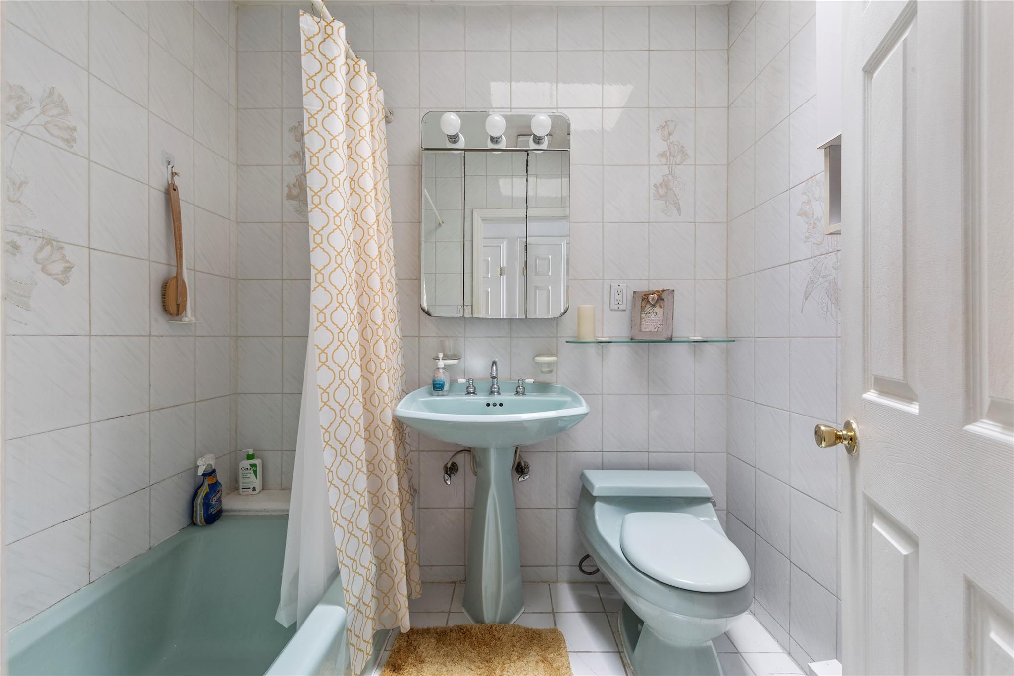 2009 42nd Street, Astoria, NY 11105