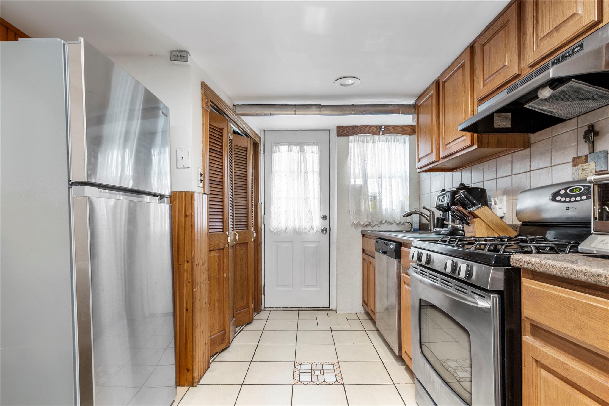 2009 42nd Street, Astoria, NY 11105