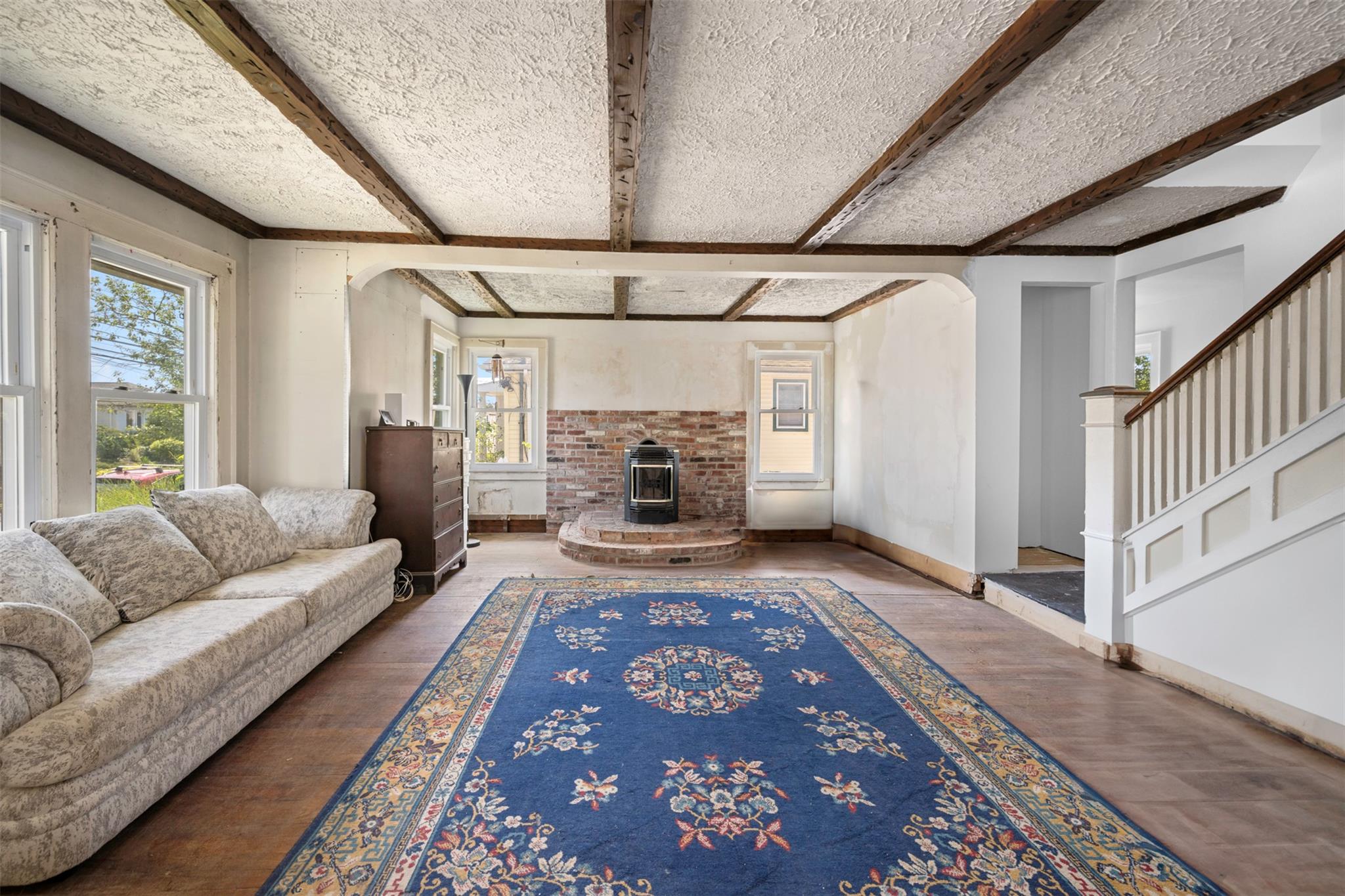 142 Gordon Place, Freeport, NY 11520