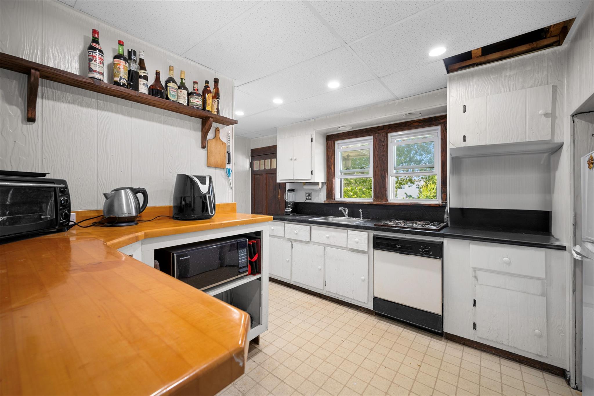 142 Gordon Place, Freeport, NY 11520