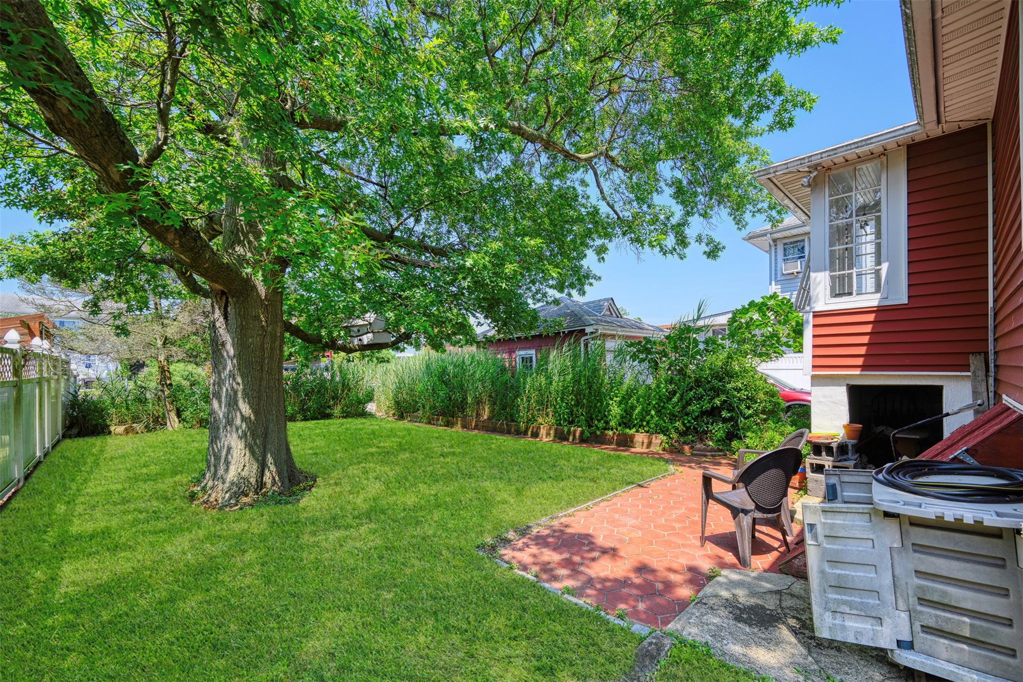 142 Gordon Place, Freeport, NY 11520