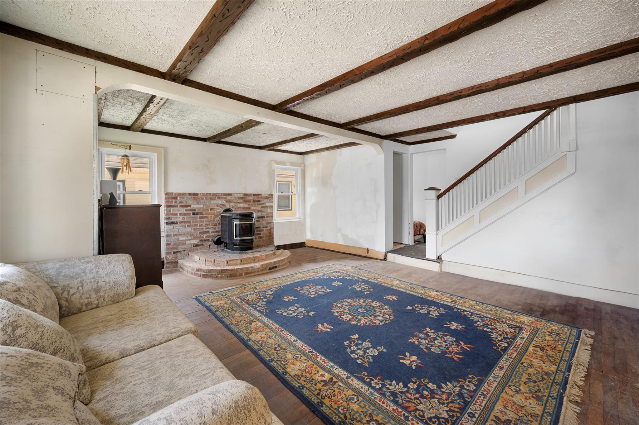 142 Gordon Place, Freeport, NY 11520