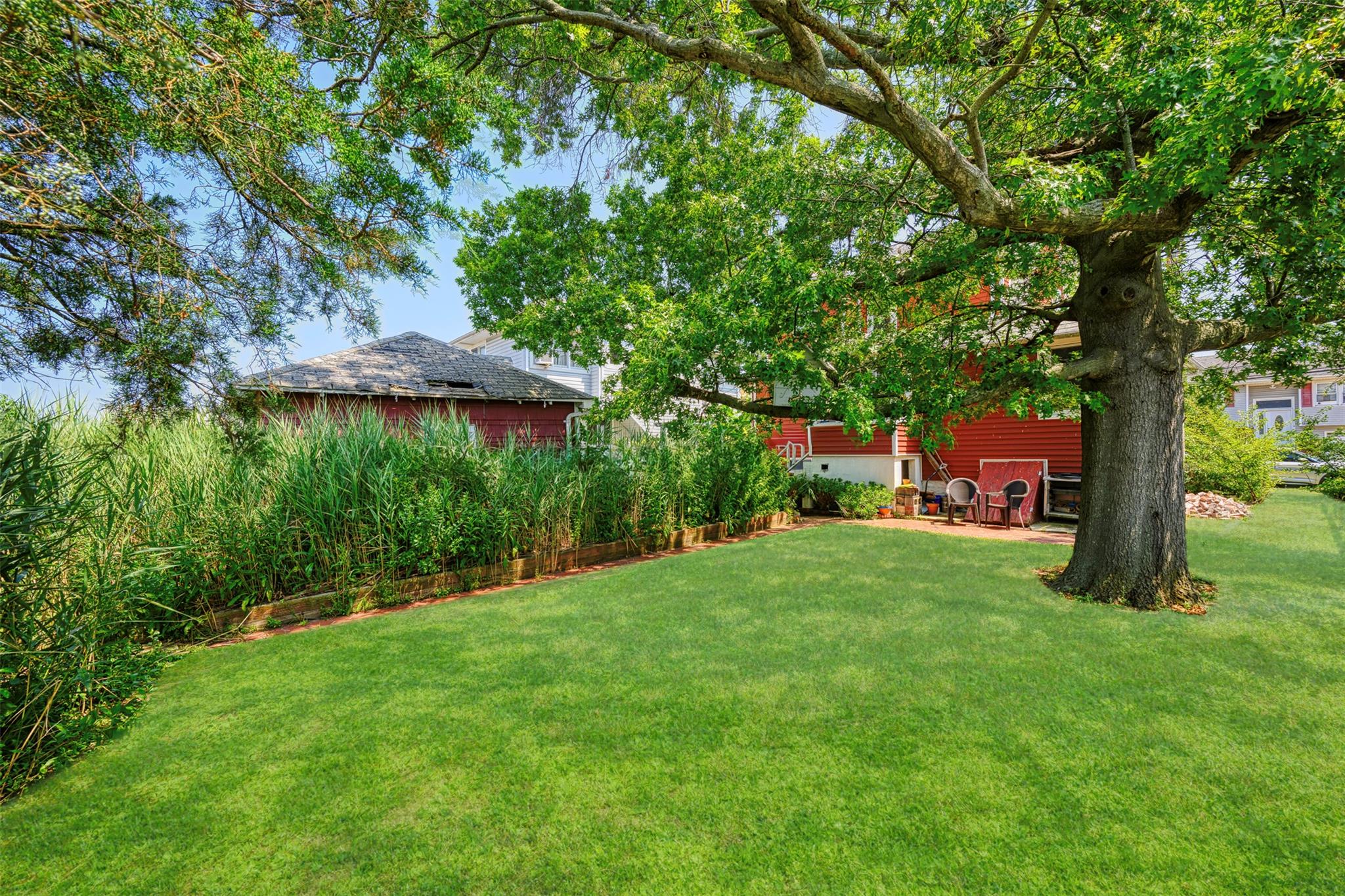 142 Gordon Place, Freeport, NY 11520