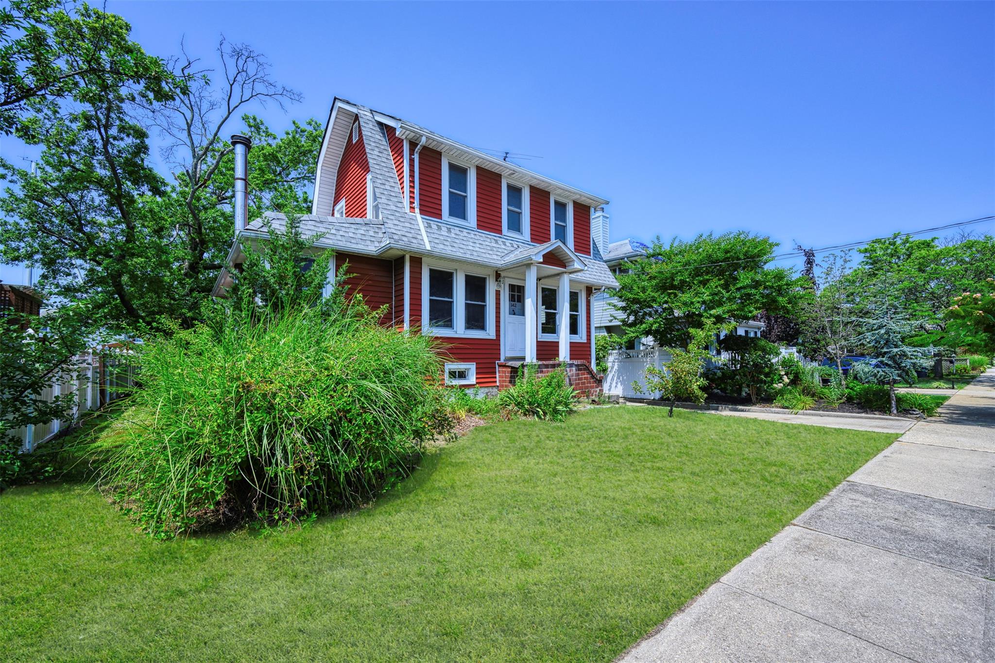 142 Gordon Place, Freeport, NY 11520