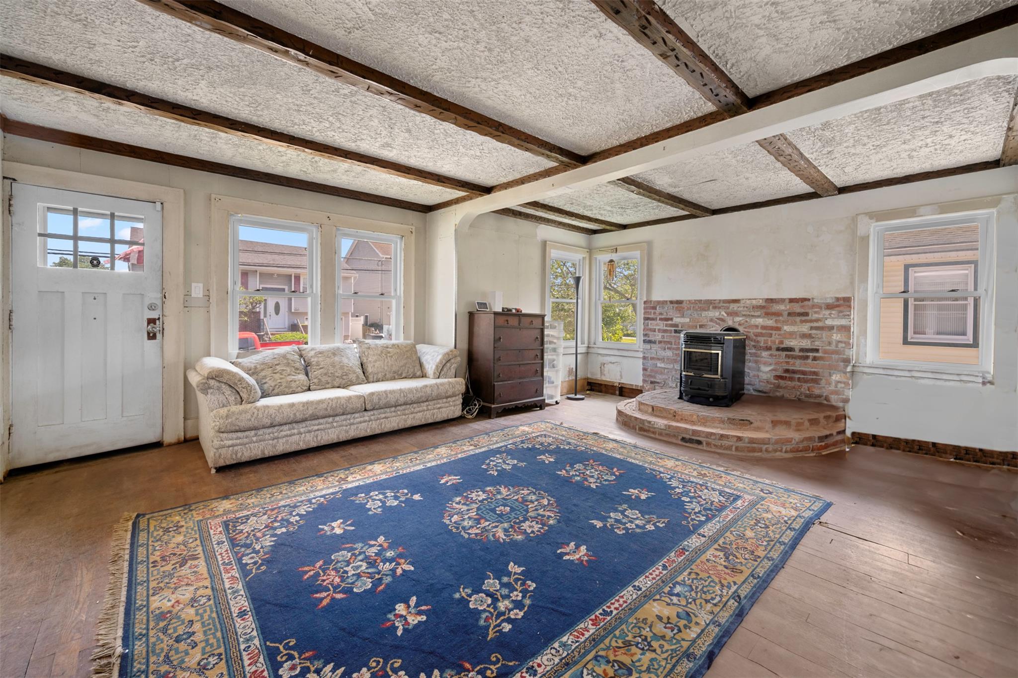 142 Gordon Place, Freeport, NY 11520